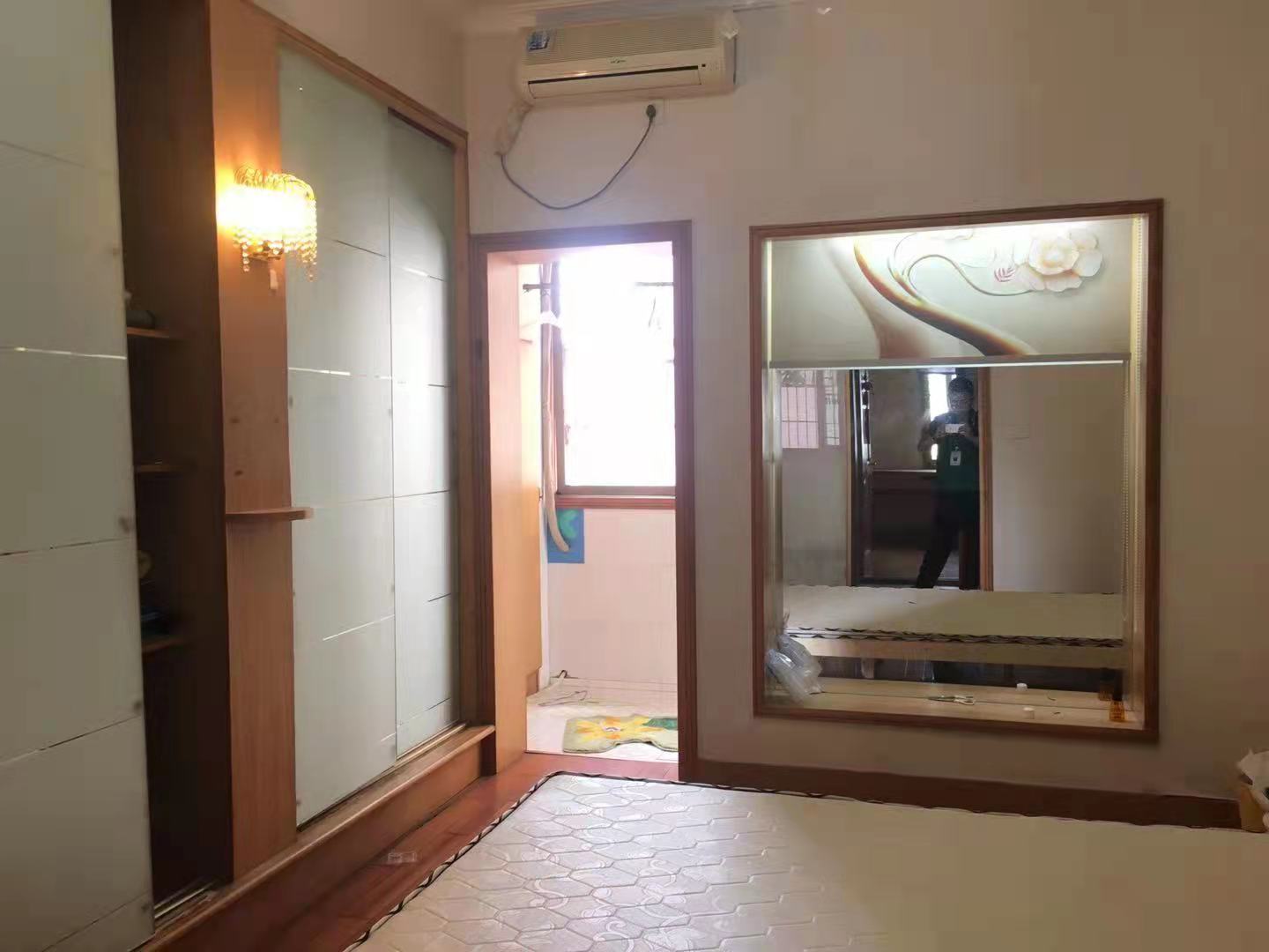 泰时新雅园 4室2厅1卫 5000.0元/月 泰时新雅园 4室2厅1卫 5000.0元/月室内图