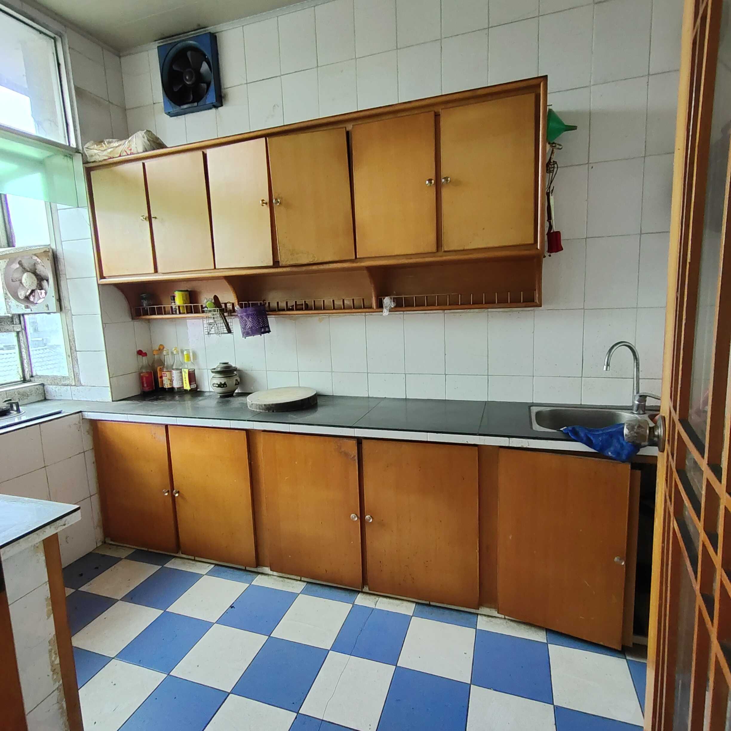 信用合作联社小区宿舍  3室2厅1卫   40.00万客厅