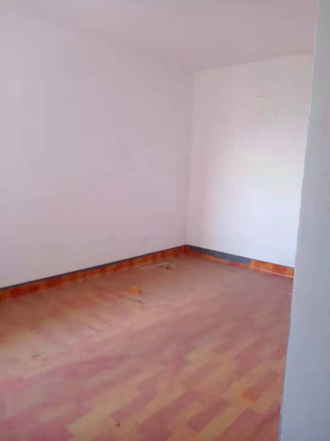 欧洲城楼上公寓楼 3室2厅1卫 2000.0元/月 欧洲城楼上公寓楼 3室2厅1卫 2000.0元/月室内图