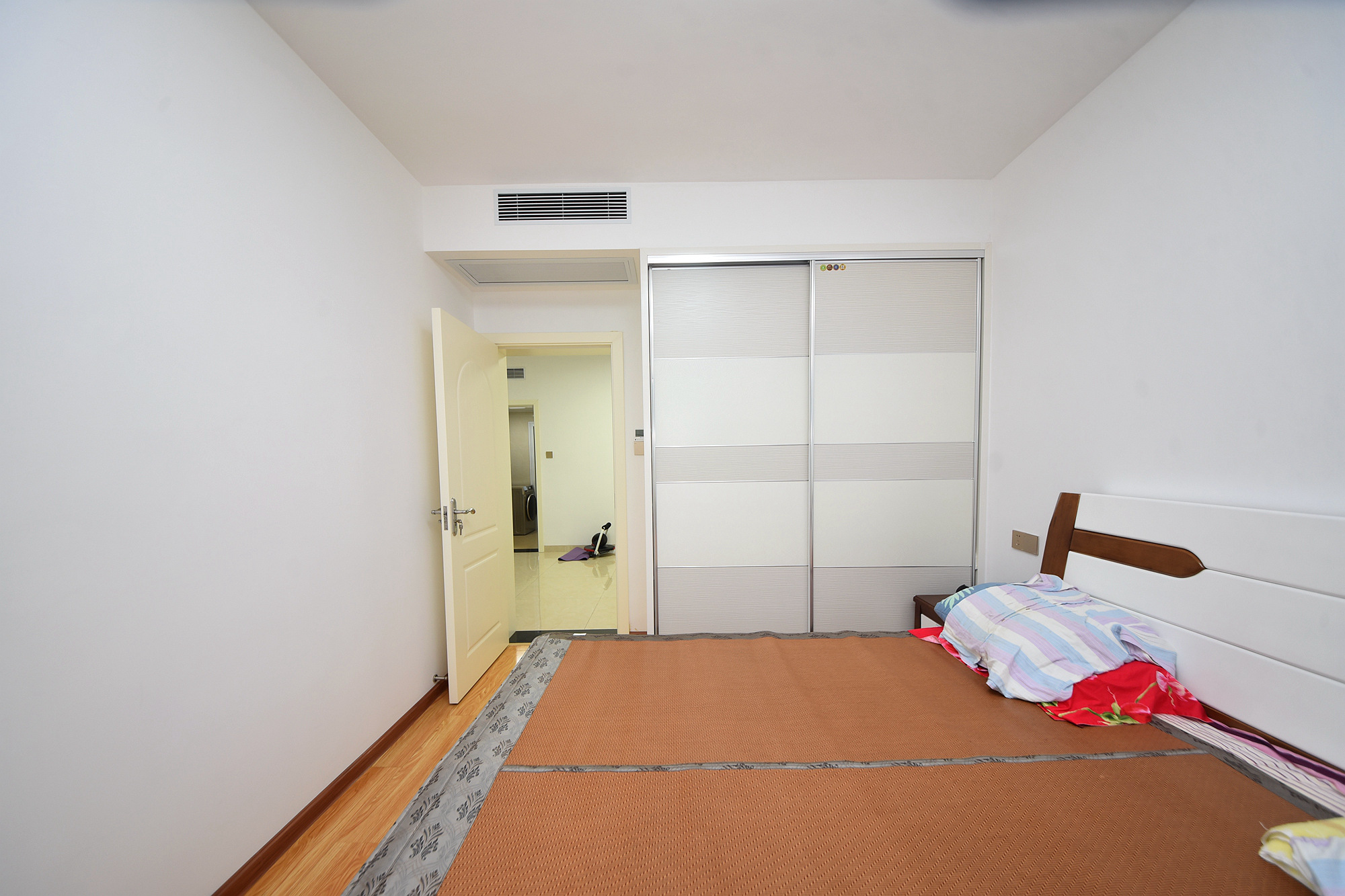 湘农桥社区  2室2厅1卫   123.00万卧室