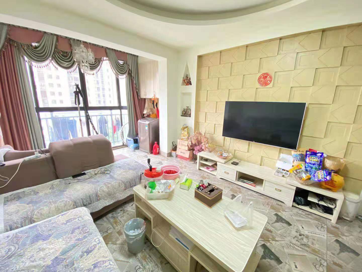 新桂广场  2室2厅1卫   61.80万客厅