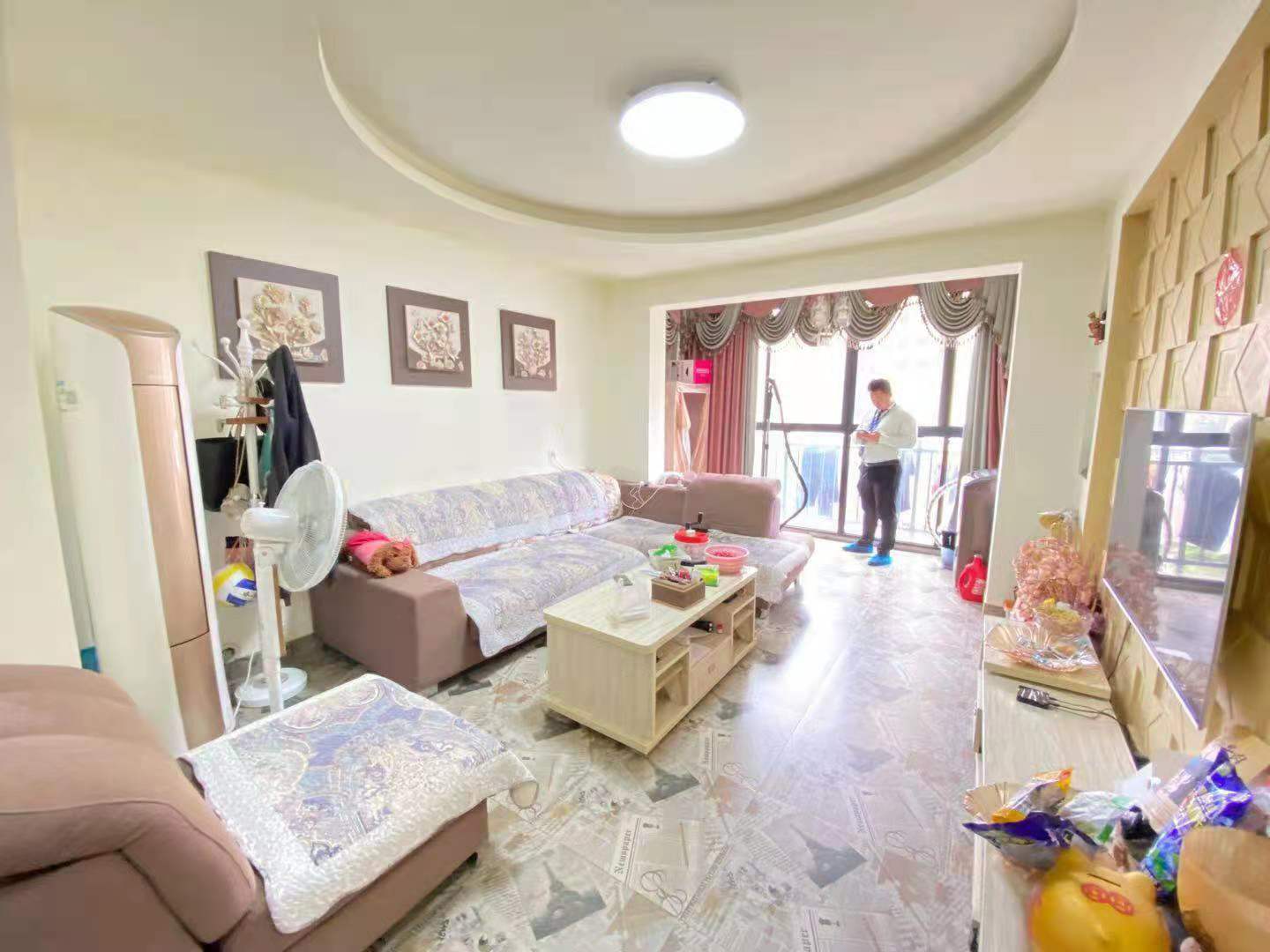 新桂广场  2室2厅1卫   61.80万客厅