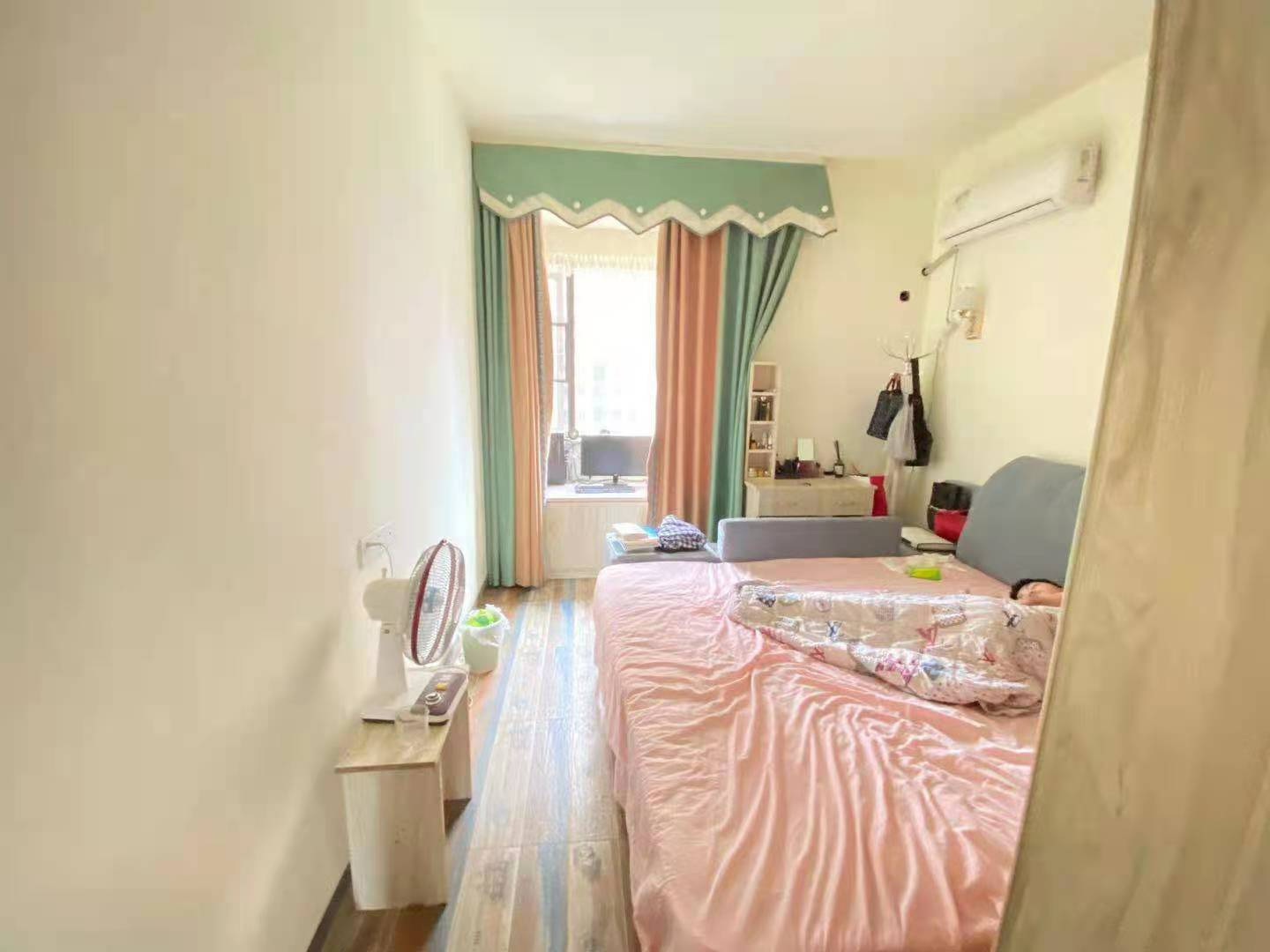 新桂广场 2室2厅1卫 61.8万 新桂广场 2室2厅1卫 61.8万客厅