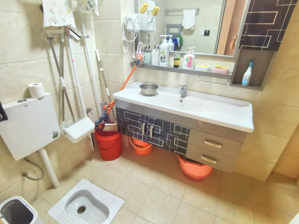 泰山公馆 3室2厅2卫 99.8万 泰山公馆 3室2厅2卫 99.8万客厅