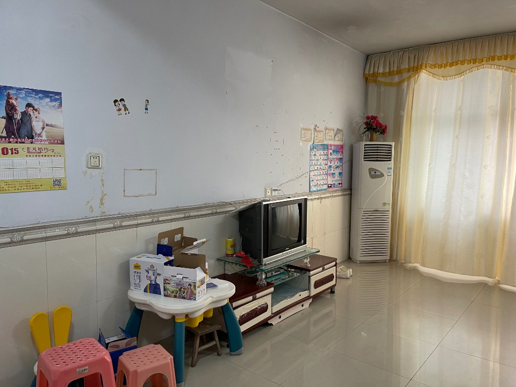 桃源临江花园小区 3室2厅1卫 52.8万 桃源临江花园小区 3室2厅1卫 52.8万客厅