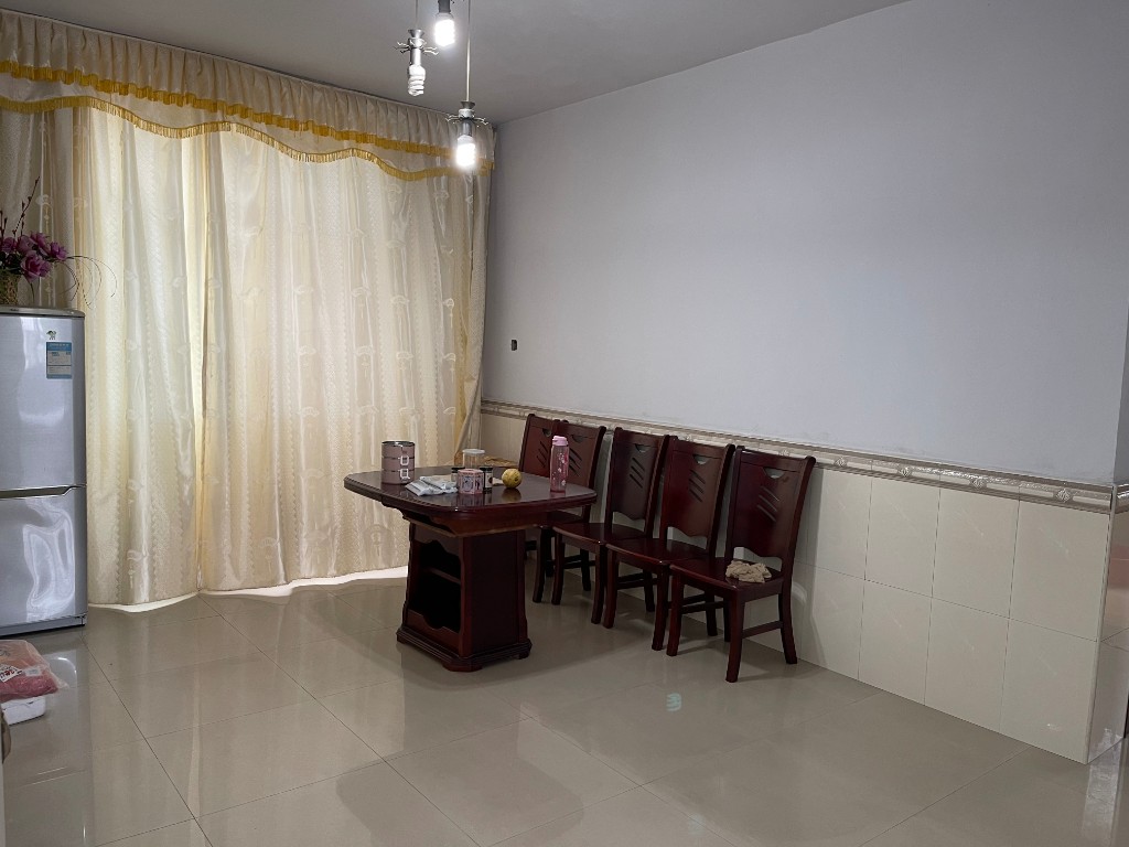 桃源临江花园小区 3室2厅1卫 52.8万 桃源临江花园小区 3室2厅1卫 52.8万客厅