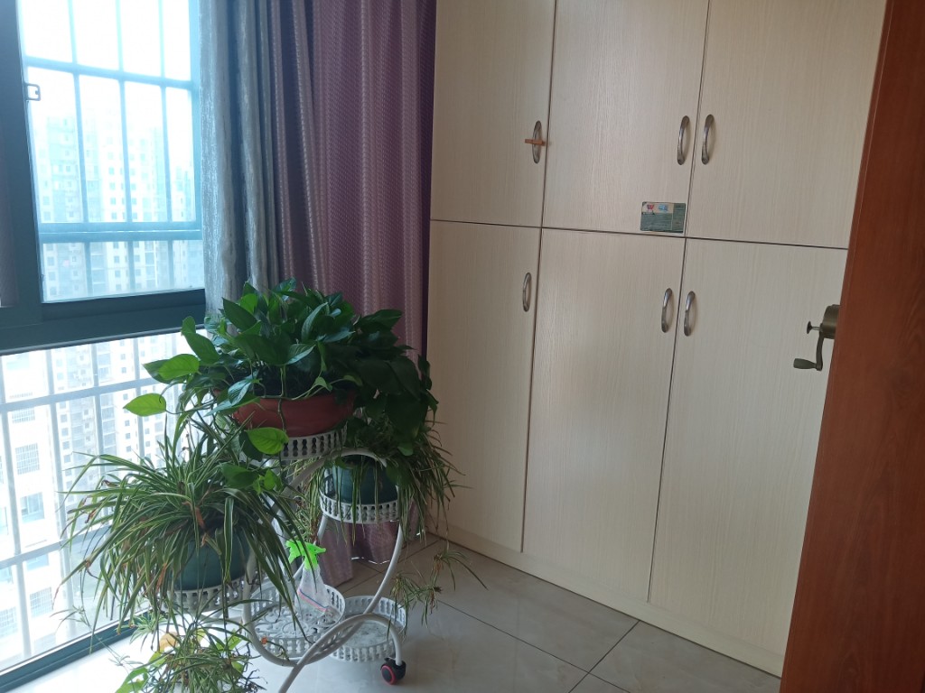 湖景名城 2室2厅1卫 36.0万 湖景名城 2室2厅1卫 36.0万客厅