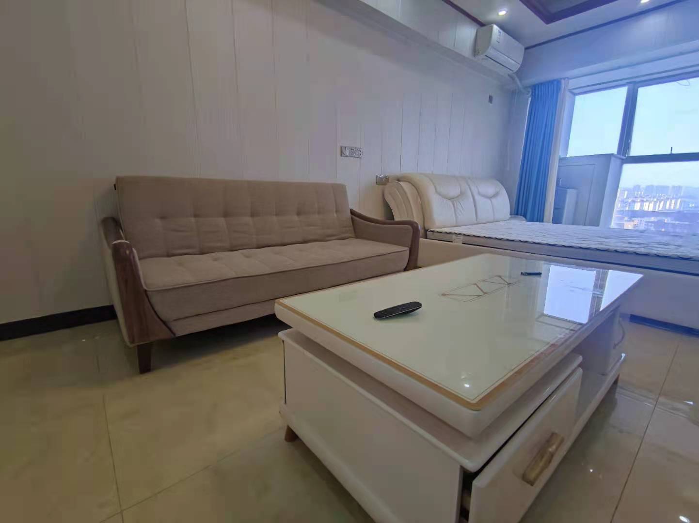 雄森国际  1室1厅1卫    1700.0元/月 雄森国际  1室1厅1卫    1700.0元/月