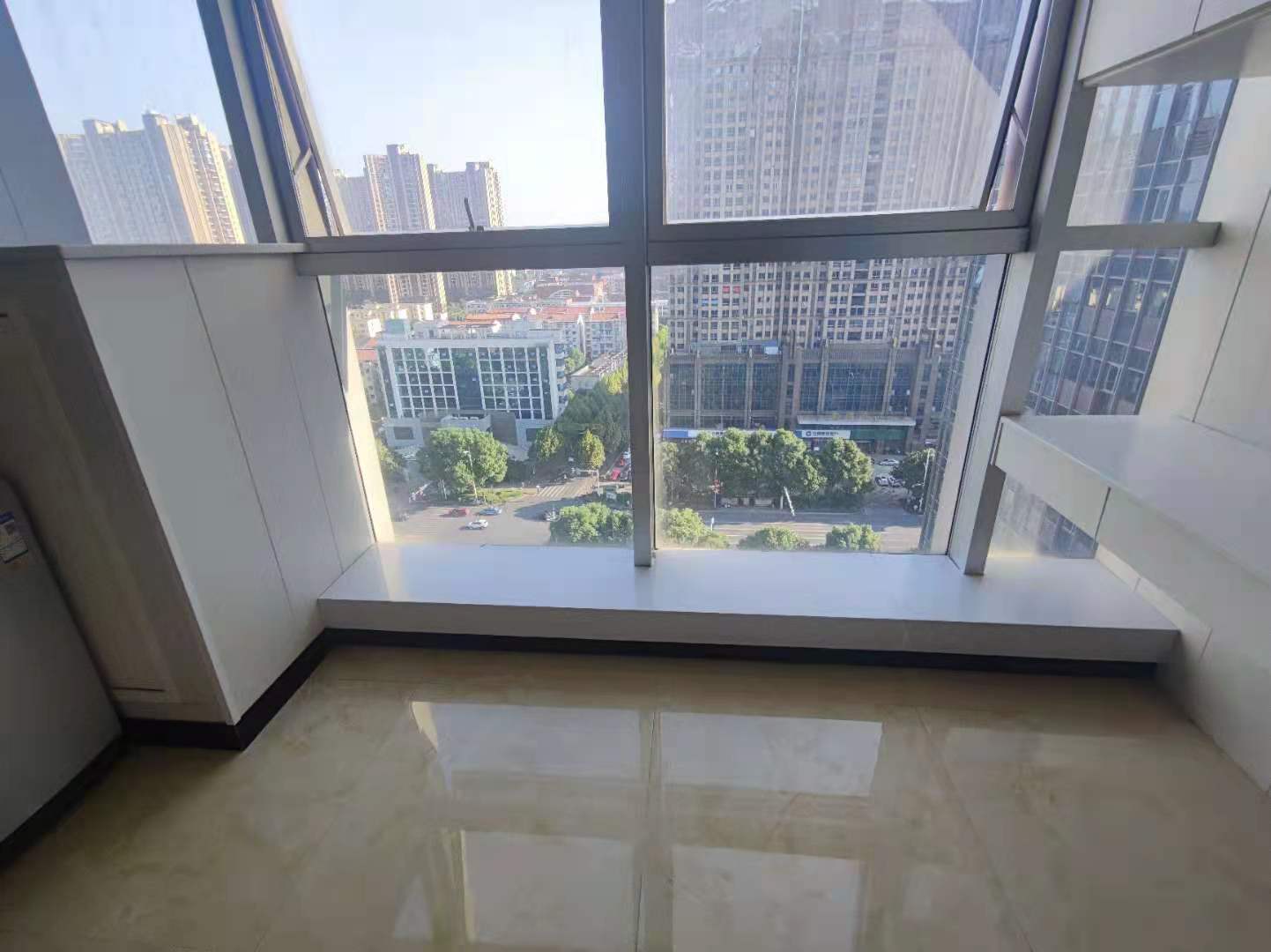 雄森国际  1室1厅1卫    1700.0元/月 雄森国际  1室1厅1卫    1700.0元/月室内图