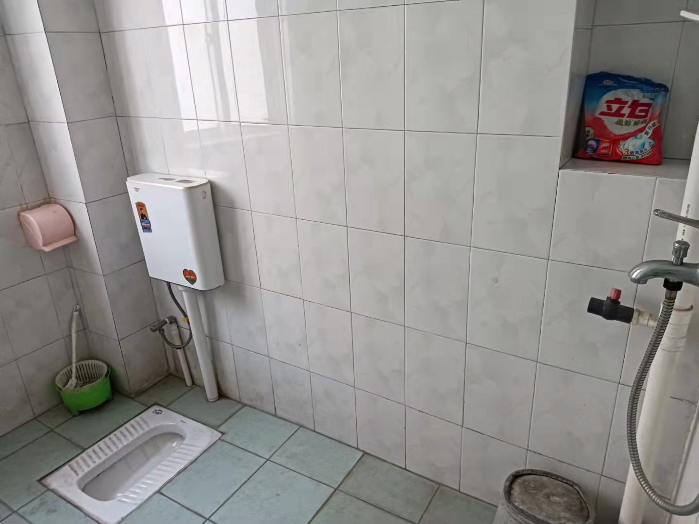 华湘花苑 3室2厅2卫 1500.00元/月 华湘花苑 3室2厅2卫 1500.00元/月室内图