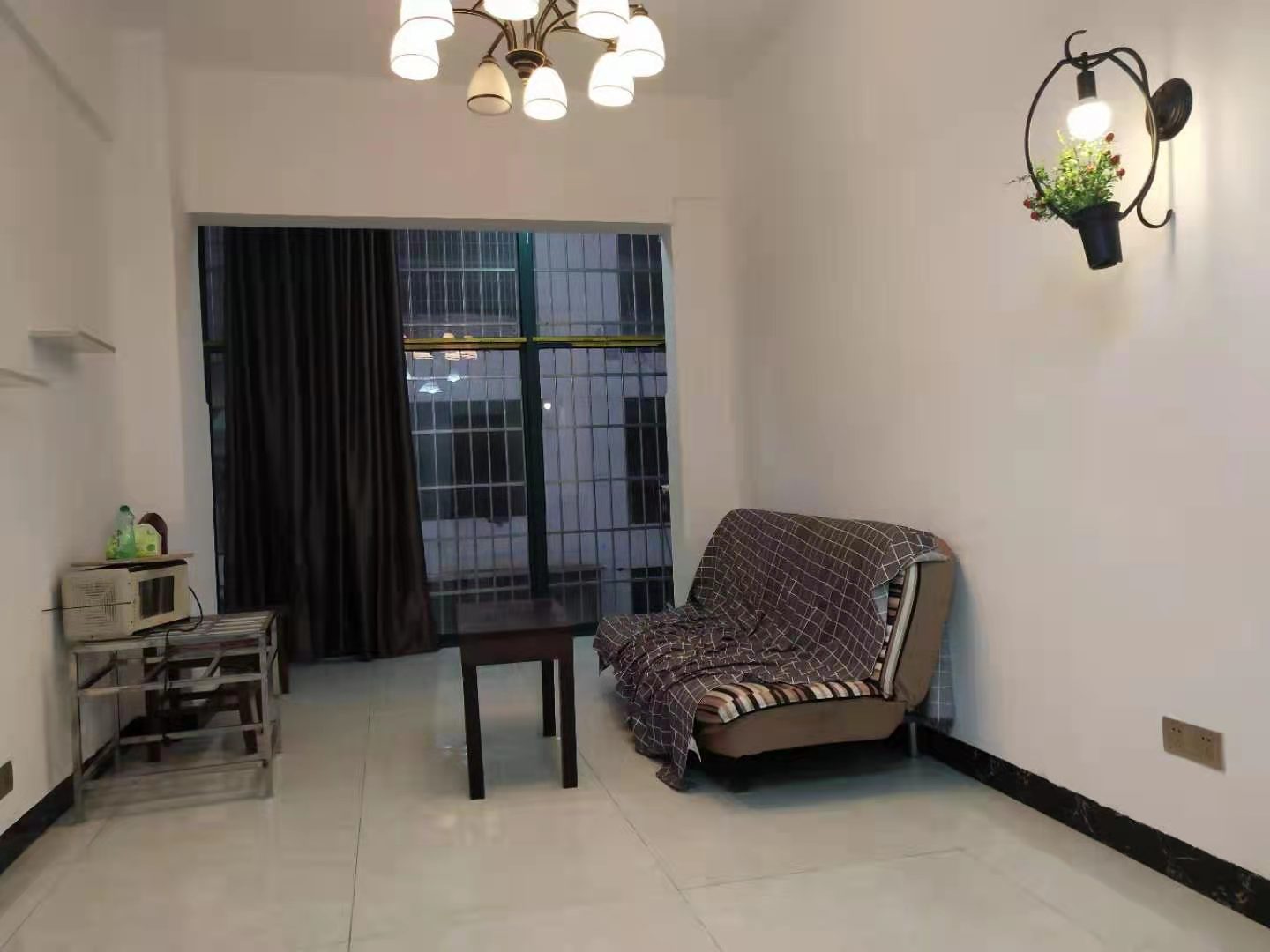 太平洋批发市场 1室1厅1卫 1000.0元/月 太平洋批发市场 1室1厅1卫 1000.0元/月室内图