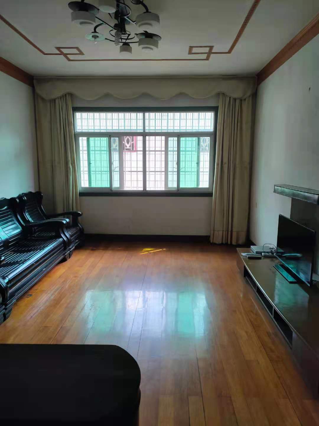 芙蓉小区新华东路123号 2室2厅1卫 39.8万 芙蓉小区新华东路123号 2室2厅1卫 39.8万客厅