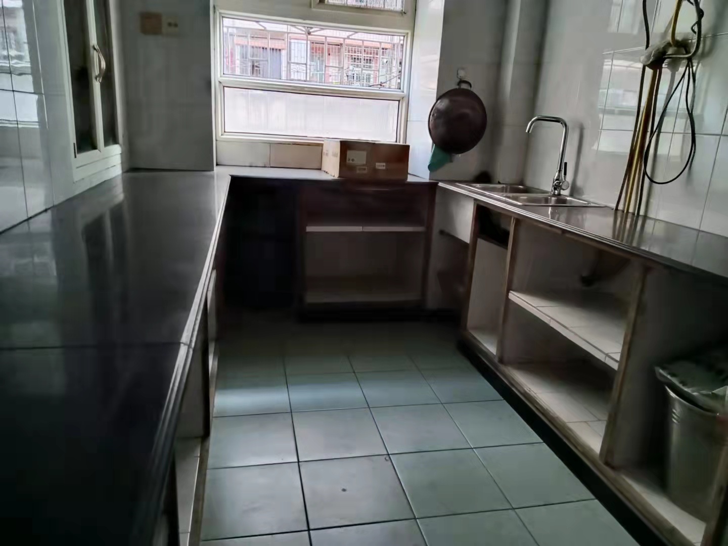 华湘花苑 3室2厅2卫 1500.00元/月 华湘花苑 3室2厅2卫 1500.00元/月室内图