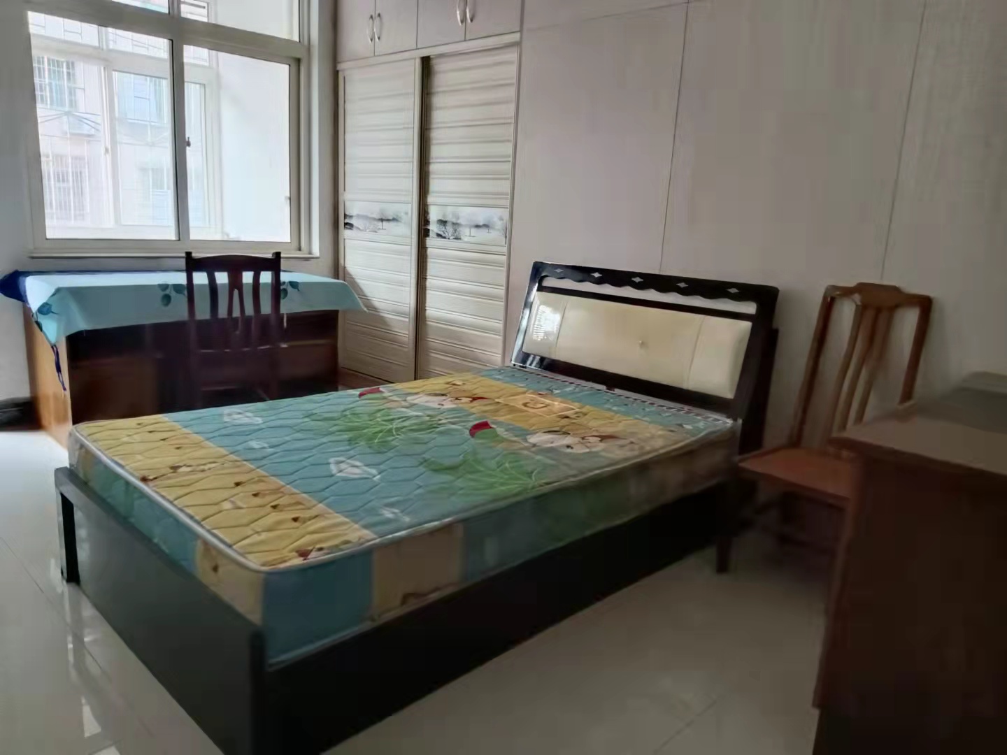 华湘花苑 3室2厅2卫 1500.00元/月 华湘花苑 3室2厅2卫 1500.00元/月室内图