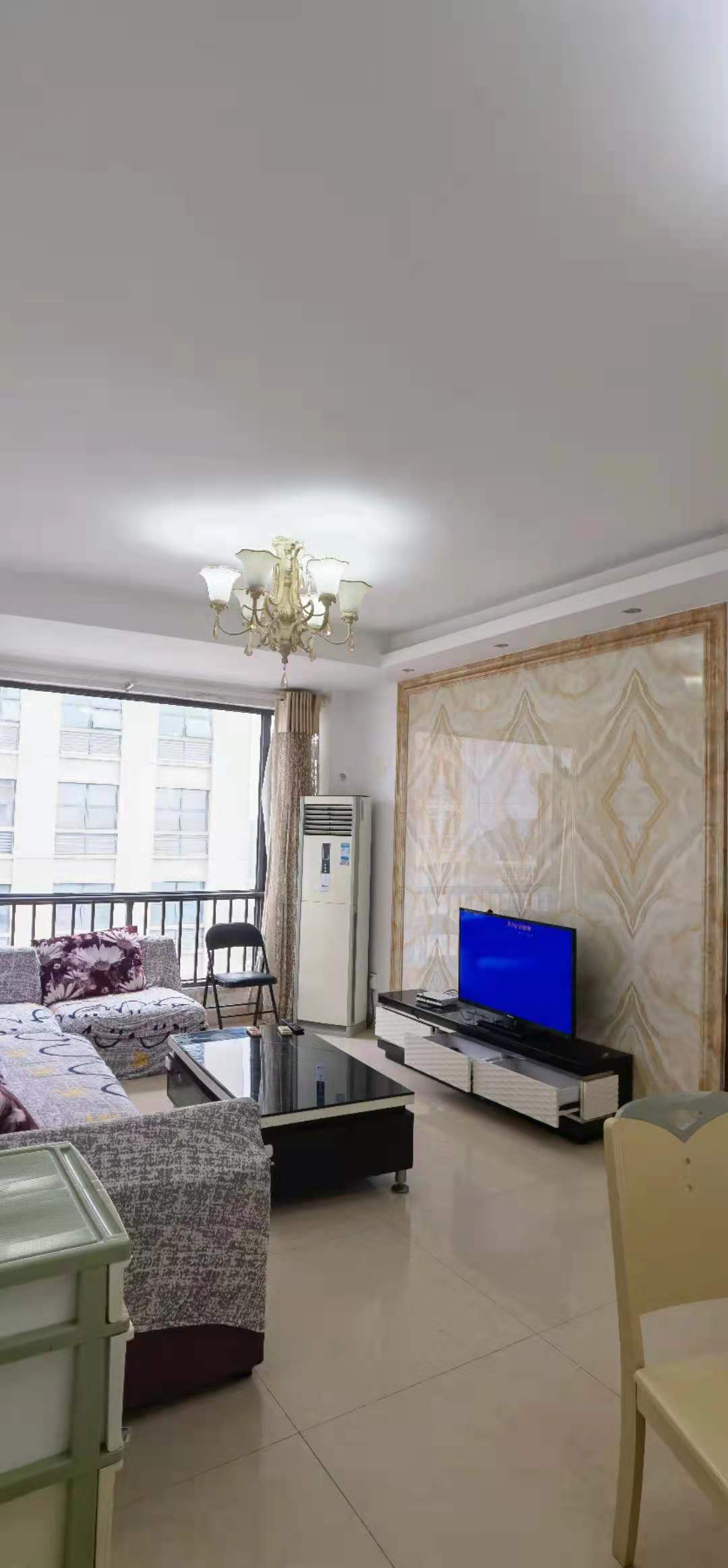 华晨御园 2室2厅1卫 56.0万 华晨御园 2室2厅1卫 56.0万客厅