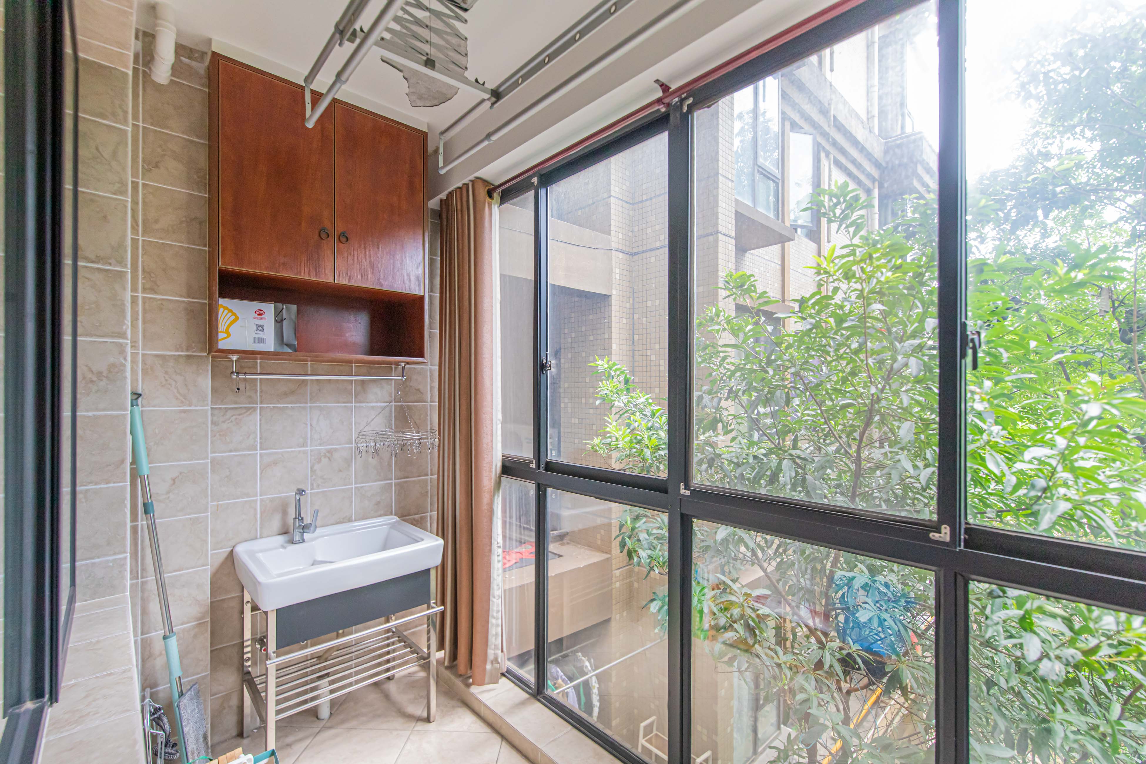 松雅湖金岸  3室2厅2卫    125.0万阳台