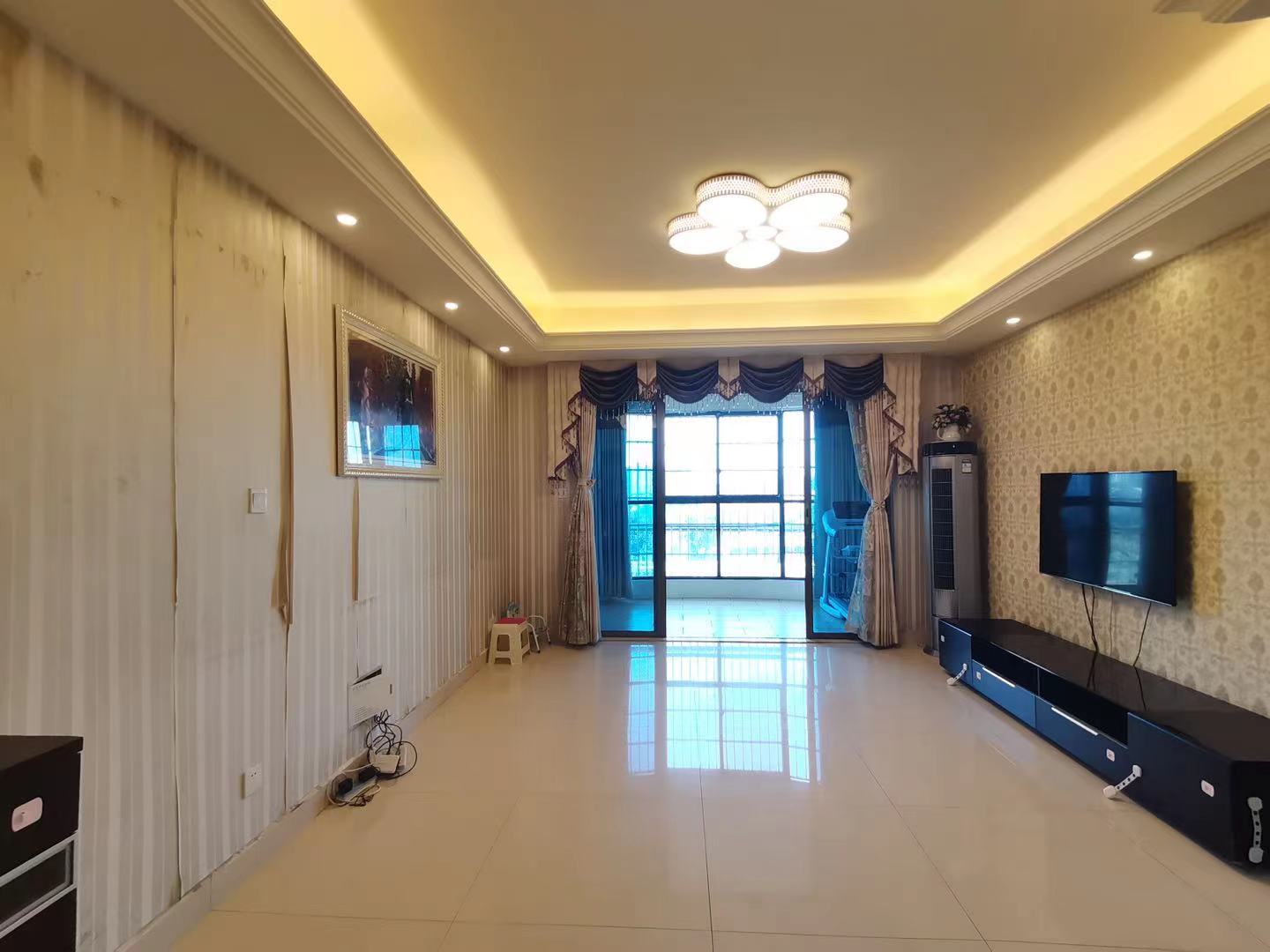 碧桂园 4室2厅2卫 105.8万 碧桂园 4室2厅2卫 105.8万客厅