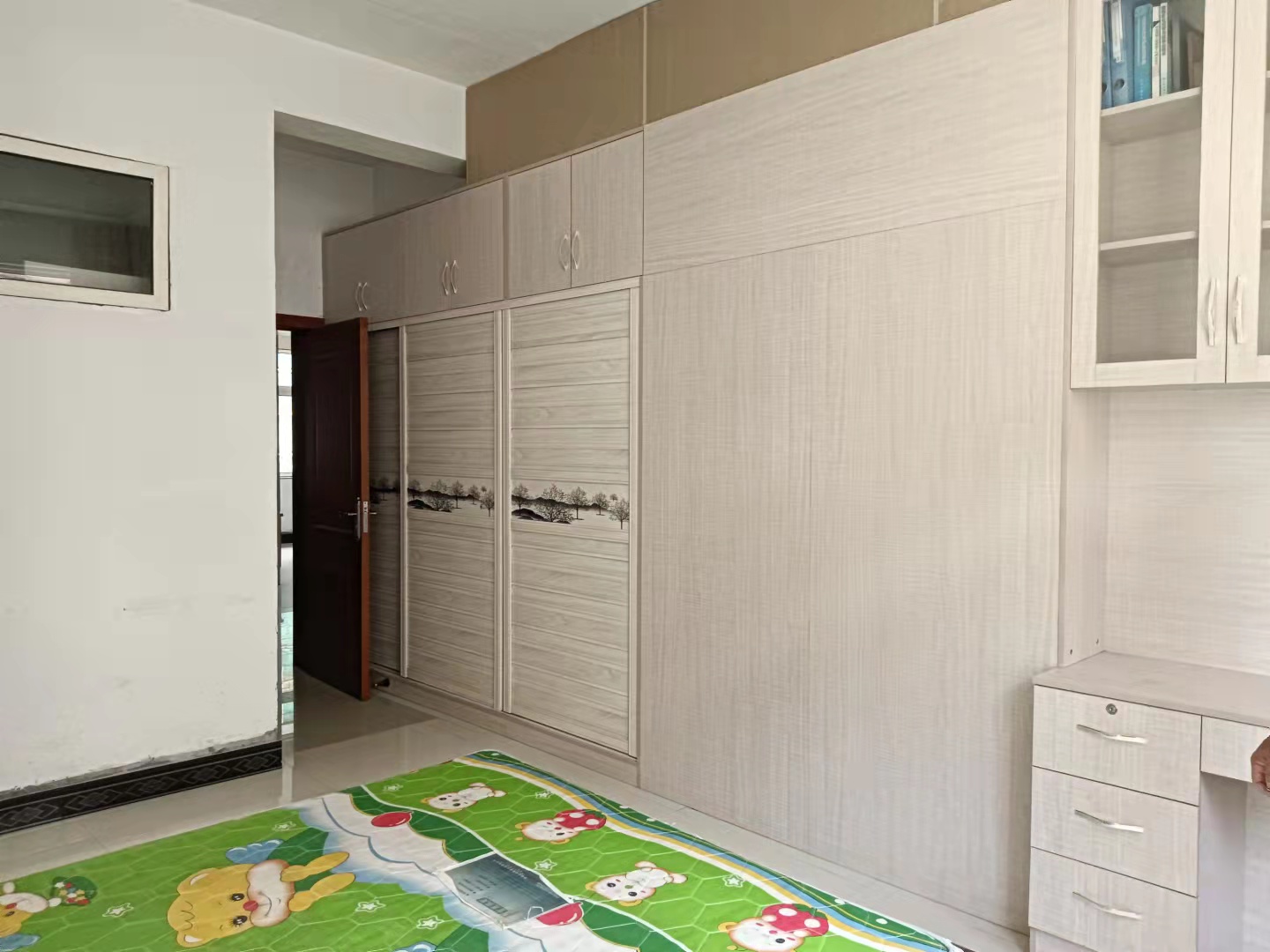 华湘花苑 3室2厅2卫 1500.00元/月 华湘花苑 3室2厅2卫 1500.00元/月室内图