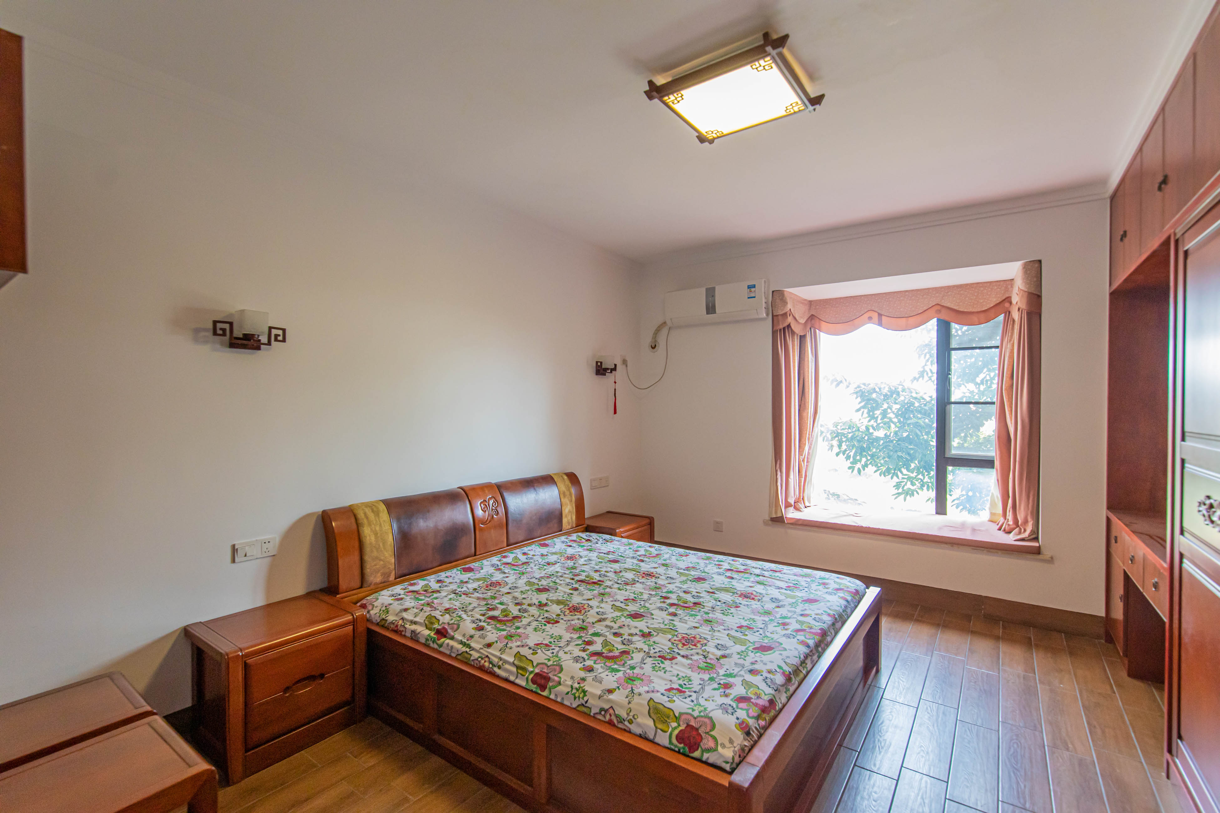 松雅湖金岸  3室2厅2卫    125.0万卧室