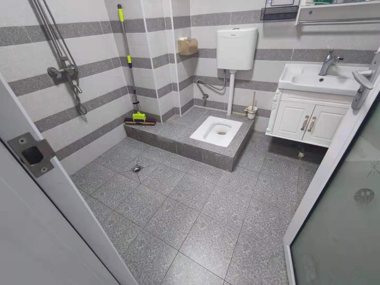 雄森国际  1室1厅1卫    1700.0元/月 雄森国际  1室1厅1卫    1700.0元/月室内图