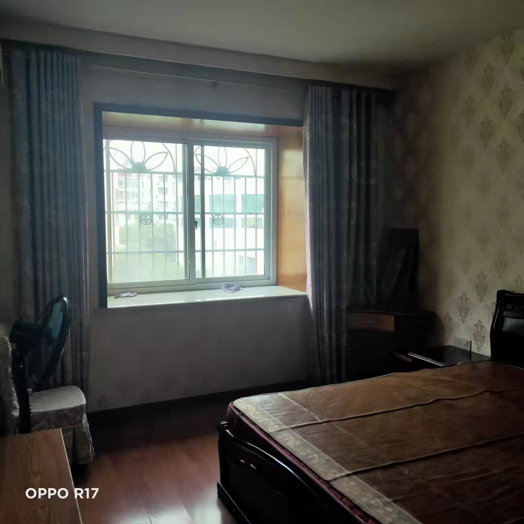 君昇花苑  4室2厅2卫    2000.0元/月 君昇花苑  4室2厅2卫    2000.0元/月户型图