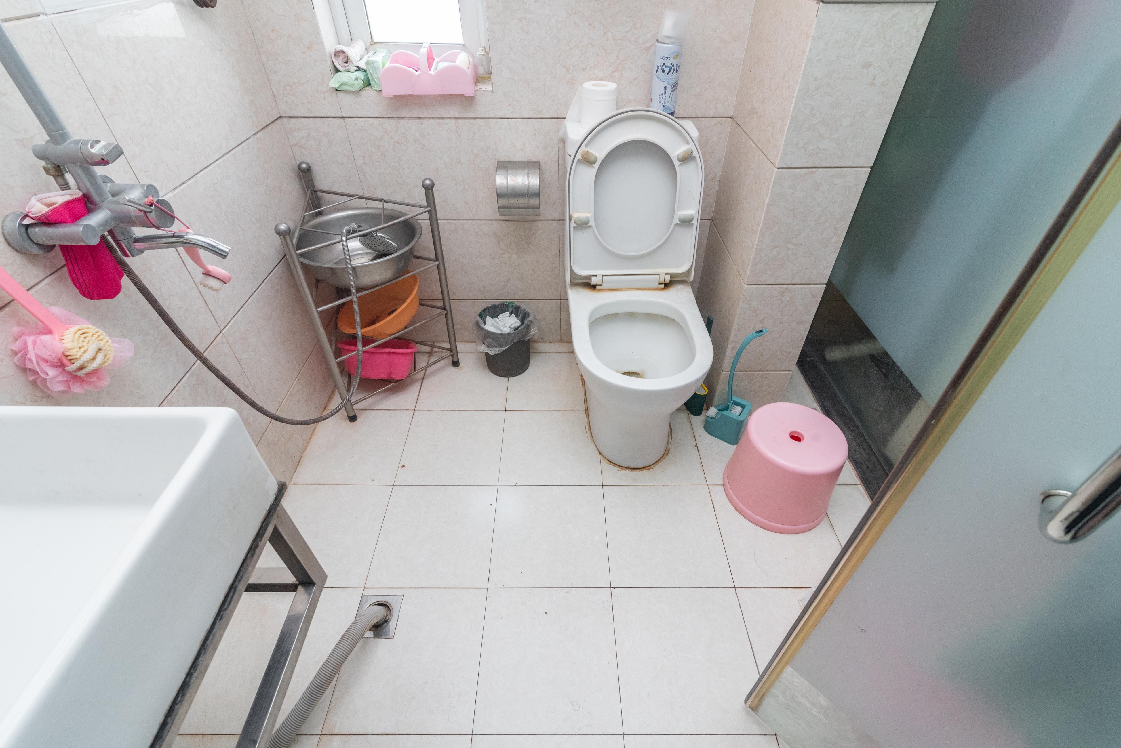 长宝1667  3室2厅2卫    176.8万卫生间
