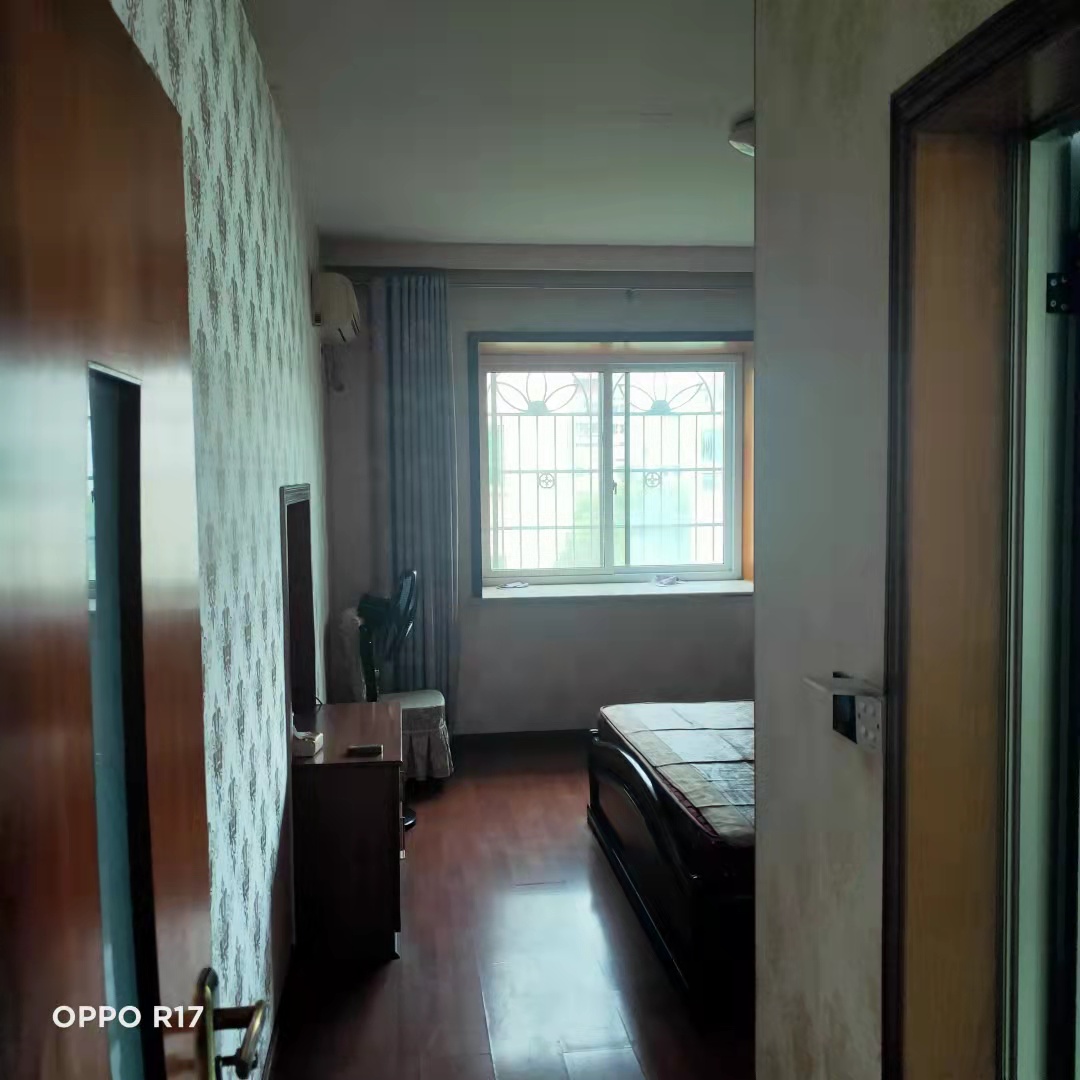 君昇花苑  4室2厅2卫    2000.0元/月 君昇花苑  4室2厅2卫    2000.0元/月室内图