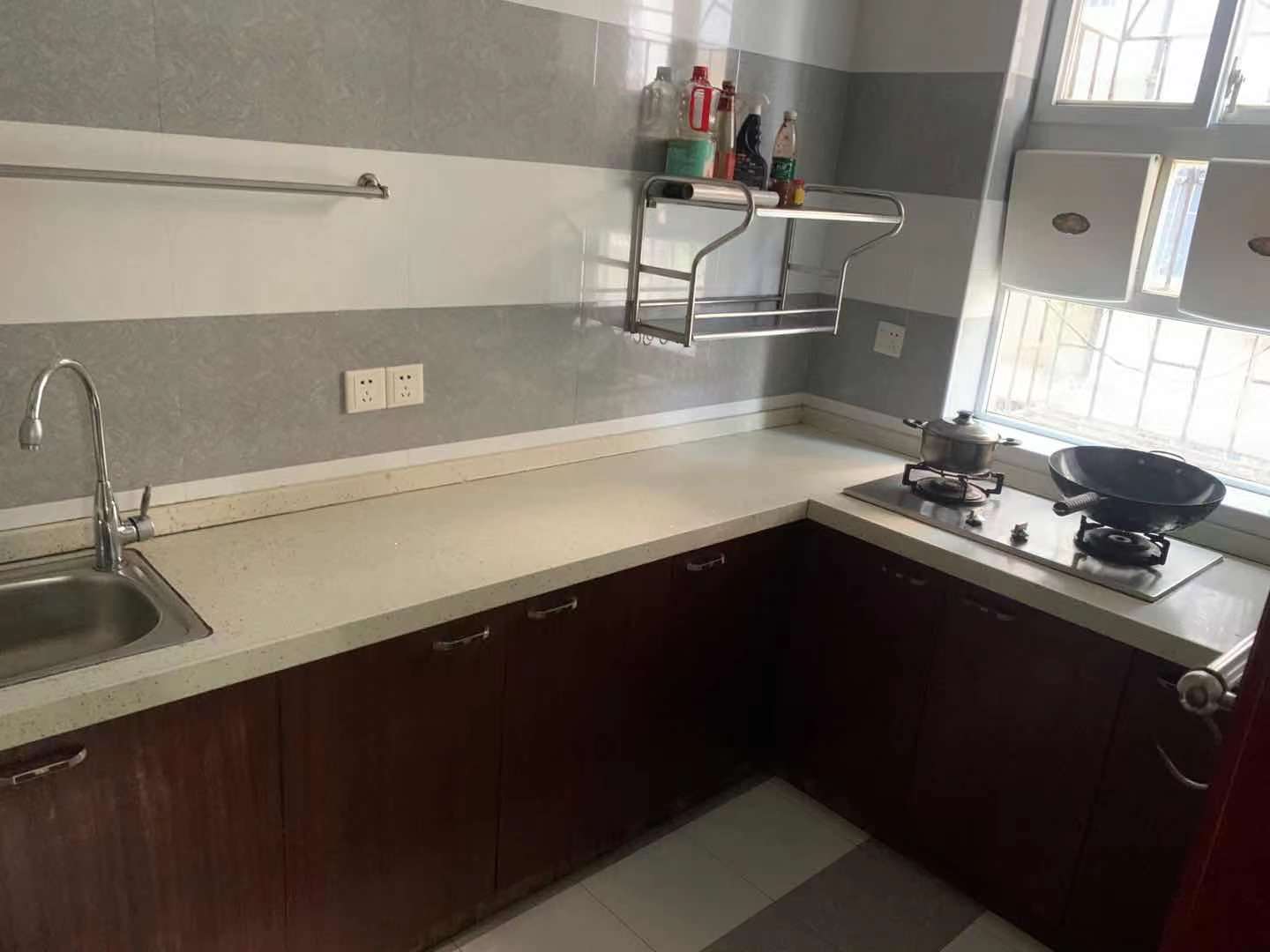 锦云小区 2室2厅1卫 1300.0元/月 锦云小区 2室2厅1卫 1300.0元/月室内图