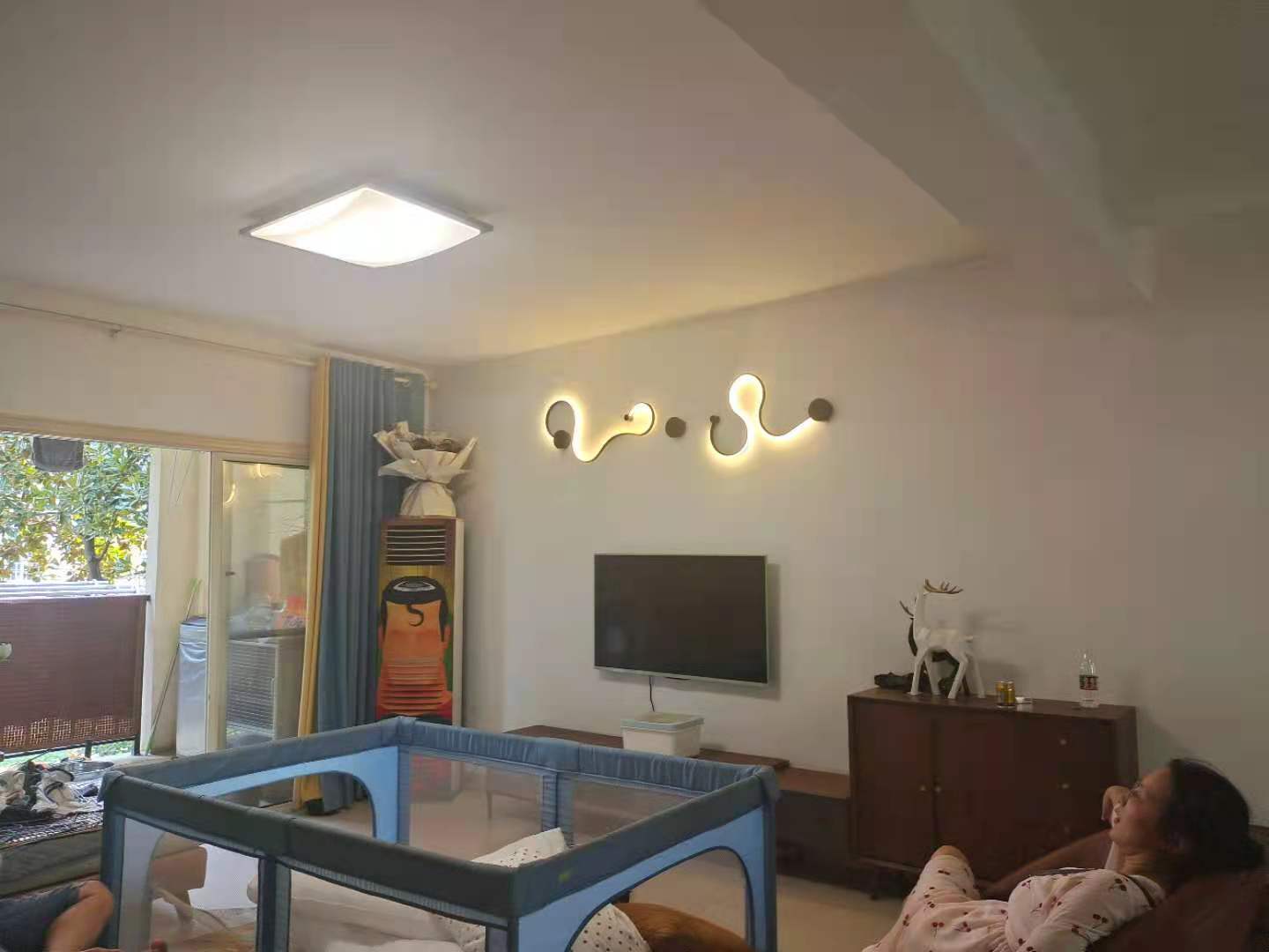 精锐华府(精锐华庭) 2室2厅1卫 49.8万 精锐华府(精锐华庭) 2室2厅1卫 49.8万客厅