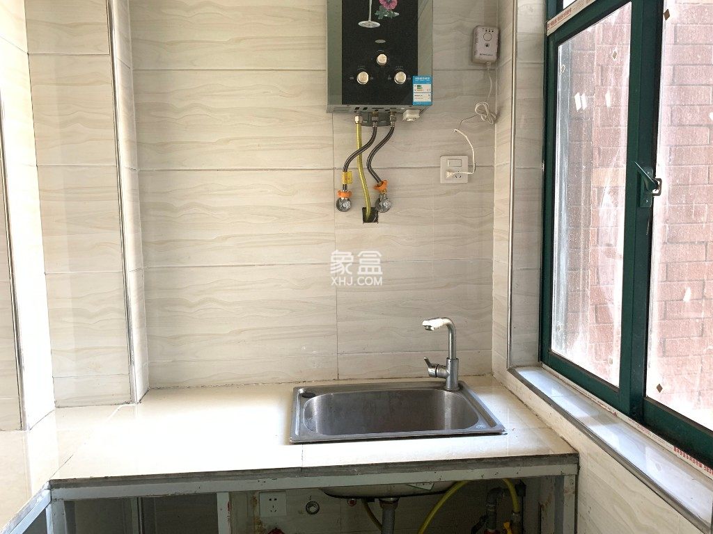 亚华名都 3室2厅1卫 1600.0元/月 亚华名都 3室2厅1卫 1600.0元/月室内图