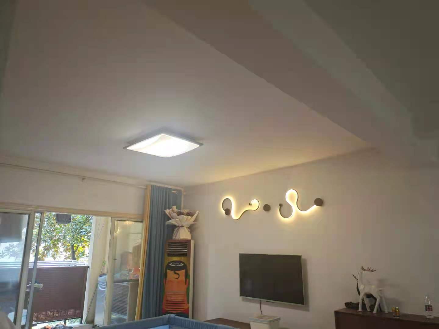 精锐华府(精锐华庭) 2室2厅1卫 49.8万 精锐华府(精锐华庭) 2室2厅1卫 49.8万客厅