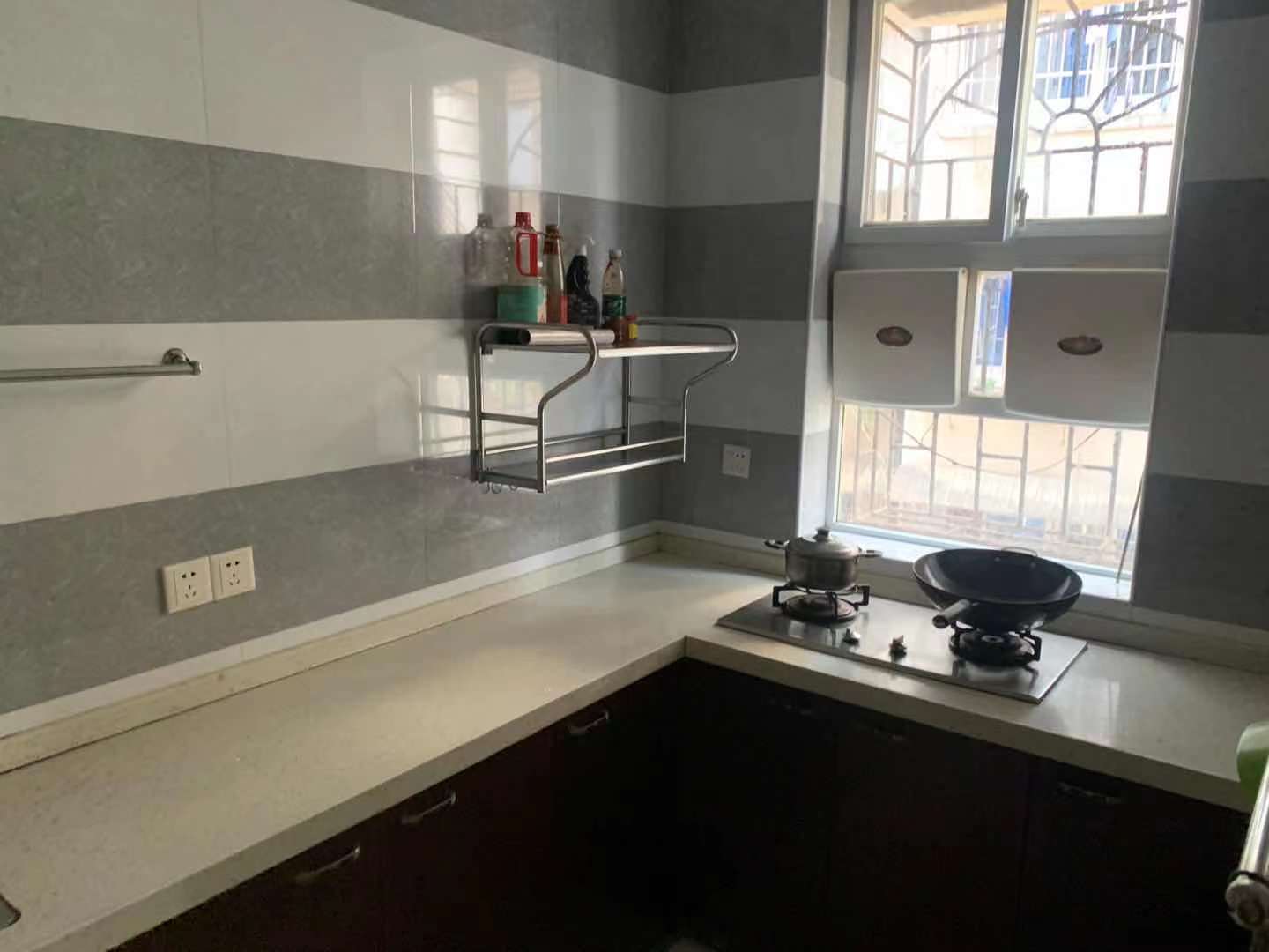 锦云小区 2室2厅1卫 1300.0元/月 锦云小区 2室2厅1卫 1300.0元/月室内图