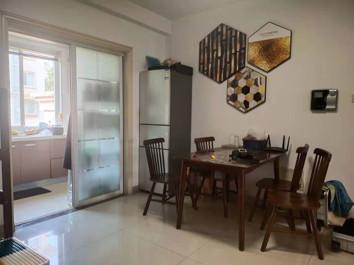 精锐华府(精锐华庭) 2室2厅1卫 49.8万 精锐华府(精锐华庭) 2室2厅1卫 49.8万客厅