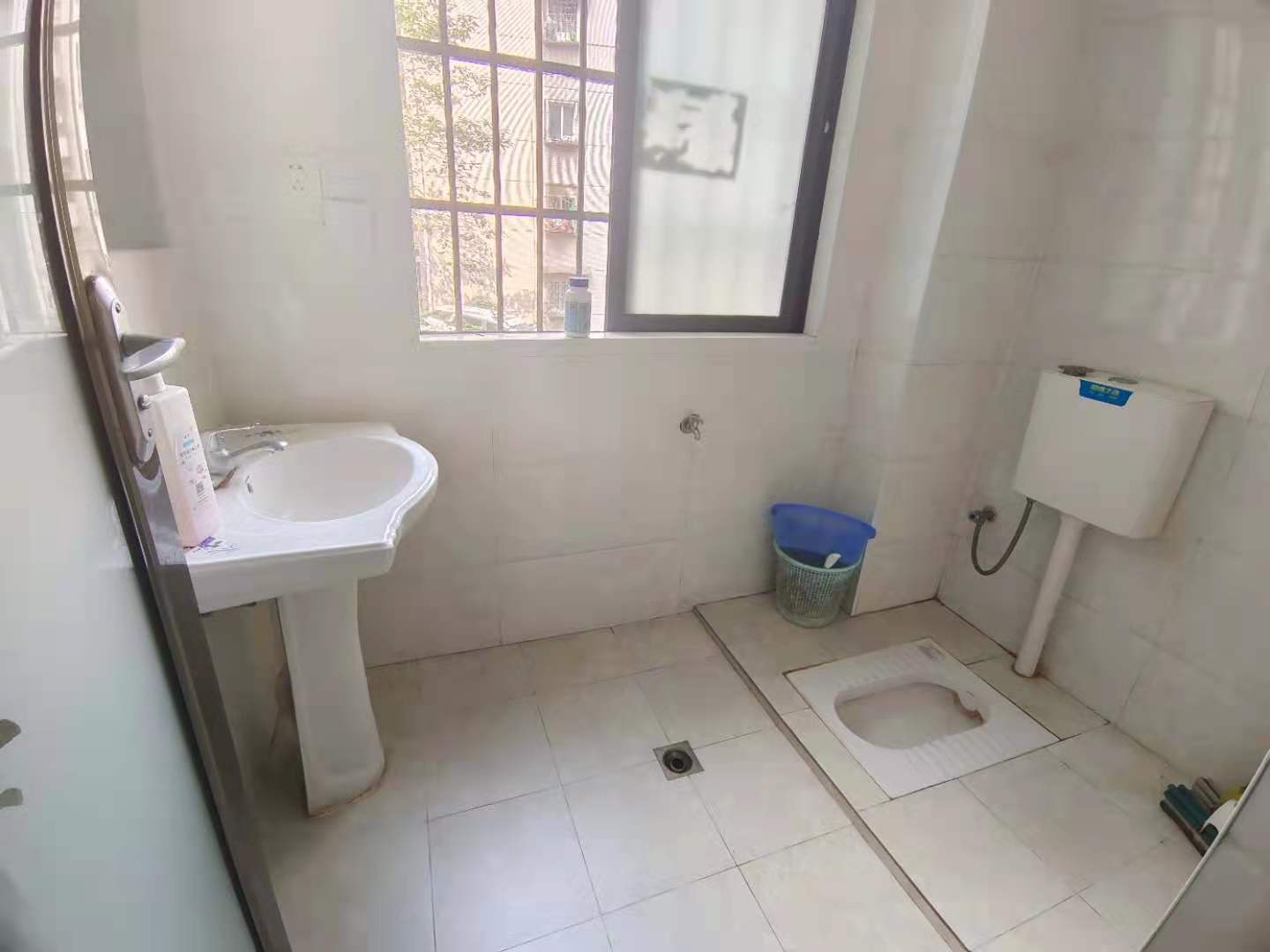 和厚园小区二期 2室2厅1卫 1500.0元/月 和厚园小区二期 2室2厅1卫 1500.0元/月室内图