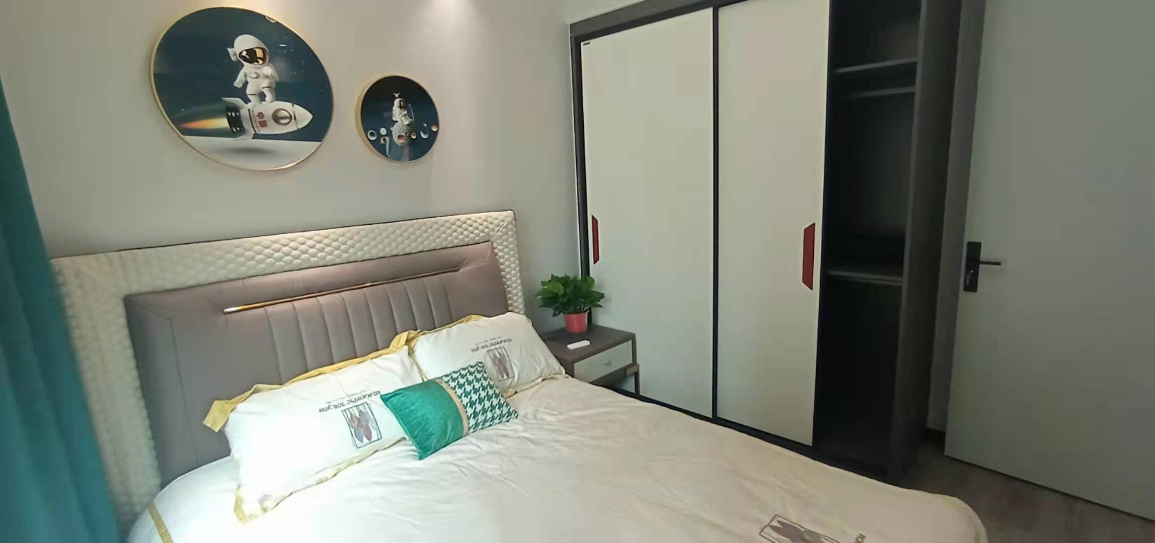 中天会展城B区  3室2厅1卫   95.00万客厅