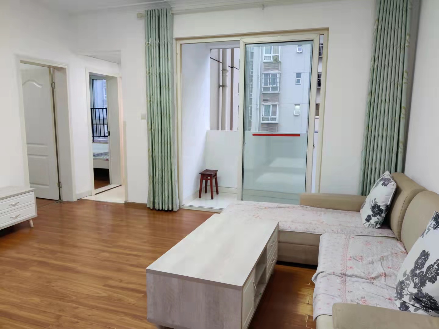 南湖锦苑 2室1厅1卫 2200.0元/月 南湖锦苑 2室1厅1卫 2200.0元/月小区图