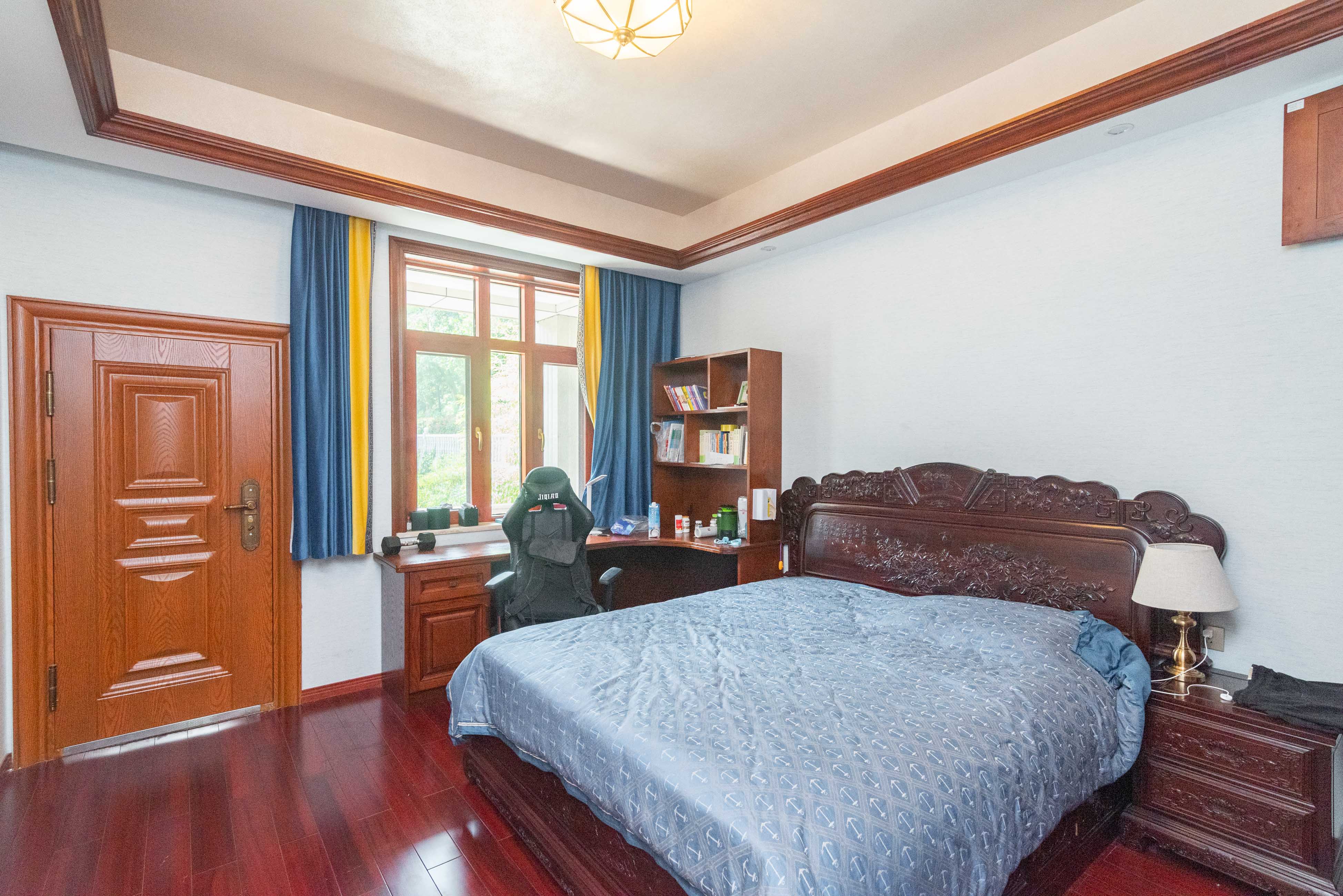 洪山翠园 10室4厅9卫 2680.0万 洪山翠园 10室4厅9卫 2680.0万卧室