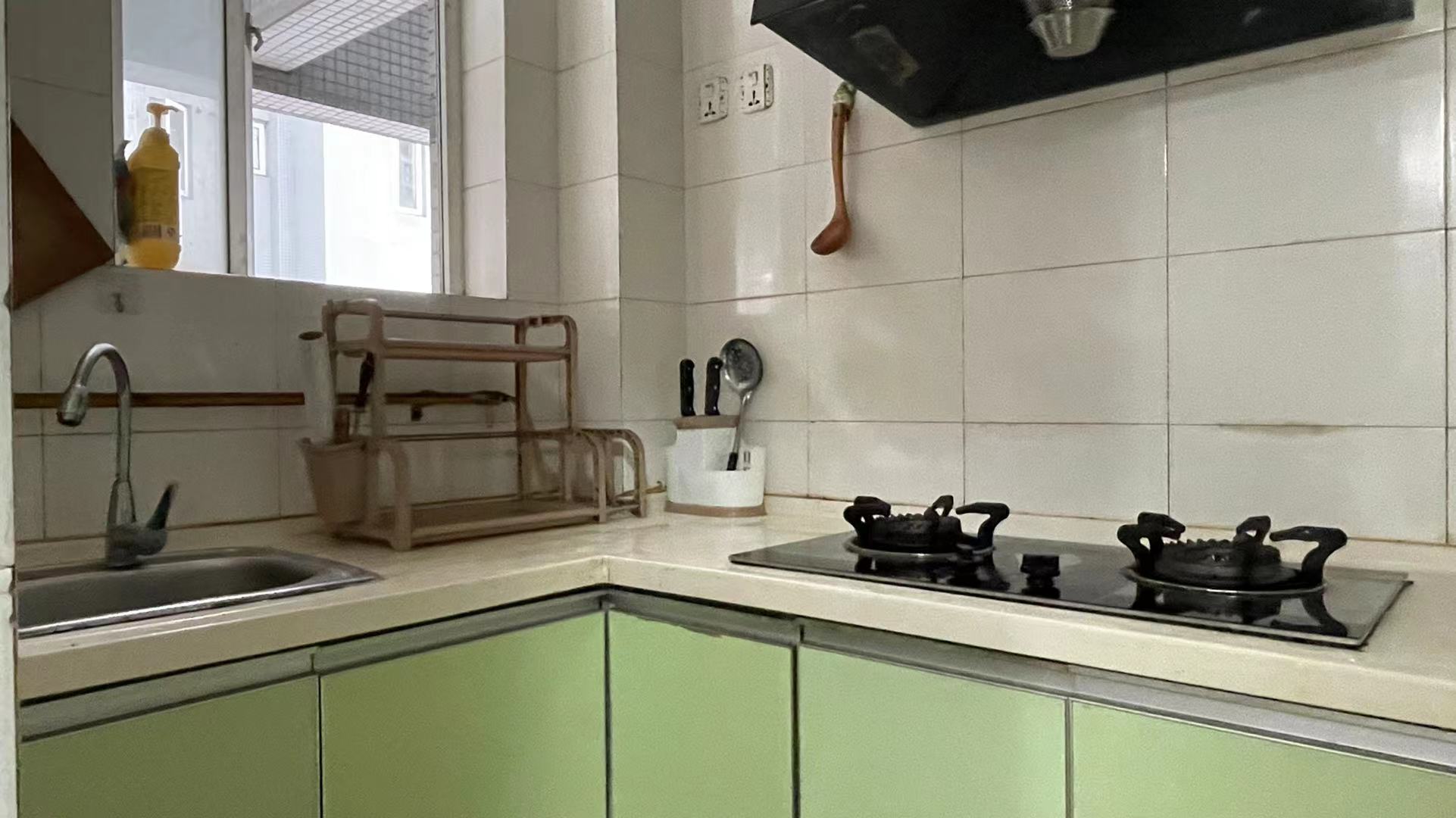 左右小区 1室1厅1卫 1400.0元/月 左右小区 1室1厅1卫 1400.0元/月室内图