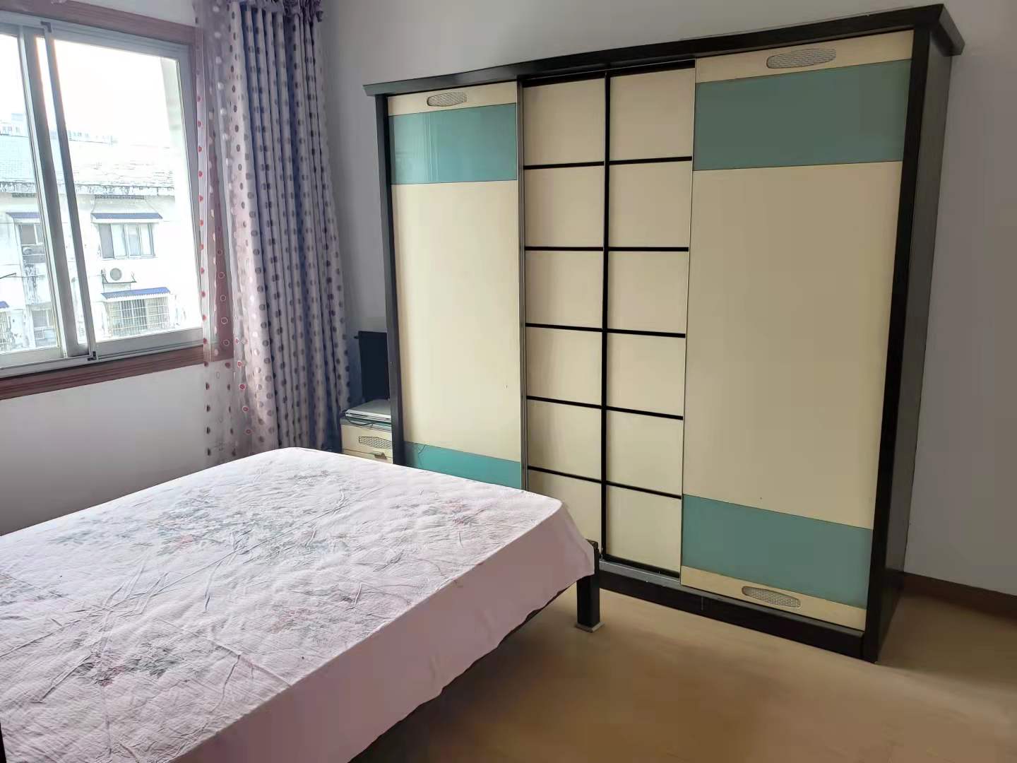 财苑小区(财政局1号宿舍)  3室2厅2卫    1200.0元/月 财苑小区(财政局1号宿舍)  3室2厅2卫    1200.0元/月室内图