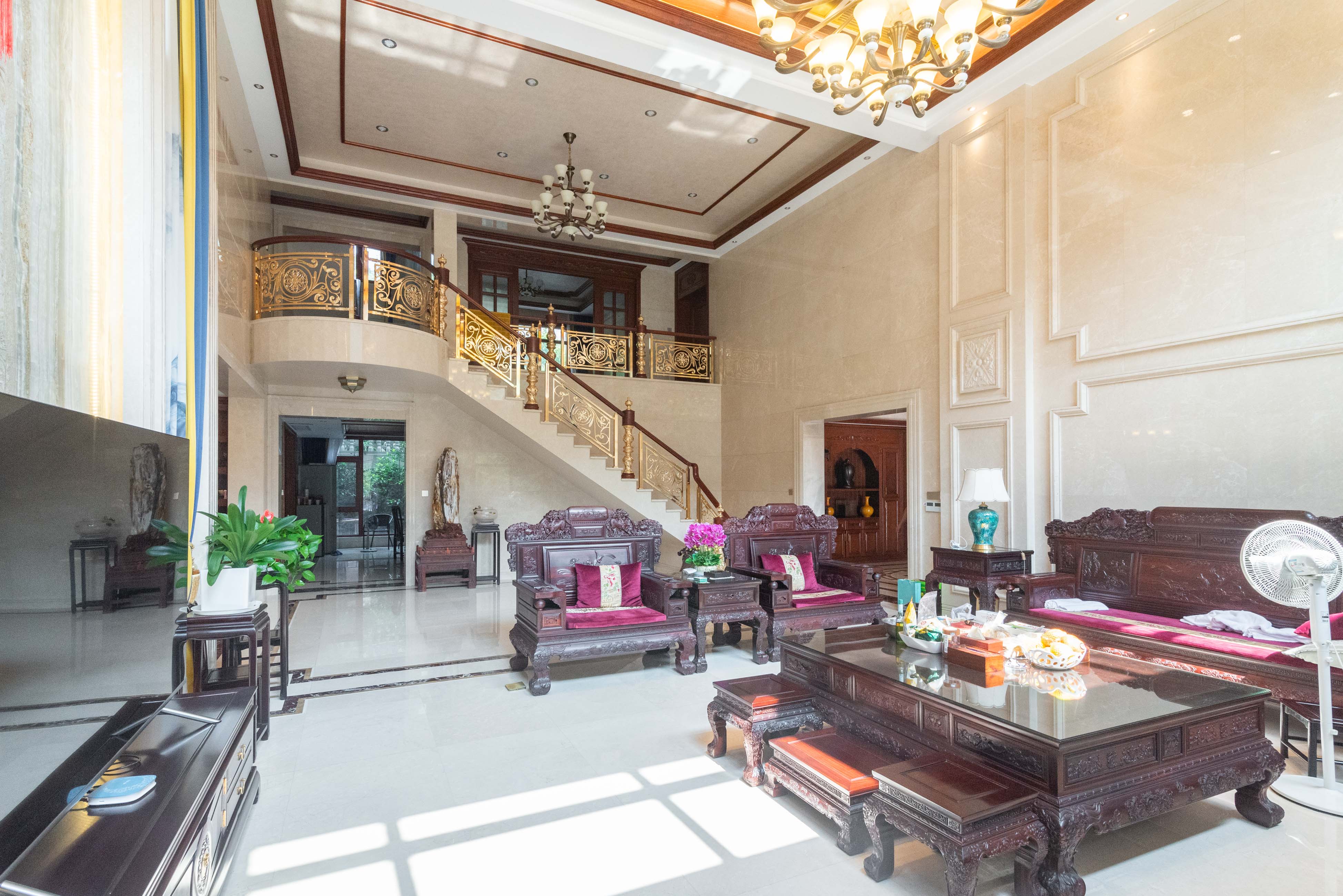 洪山翠园 10室4厅9卫 2680.0万 洪山翠园 10室4厅9卫 2680.0万客厅