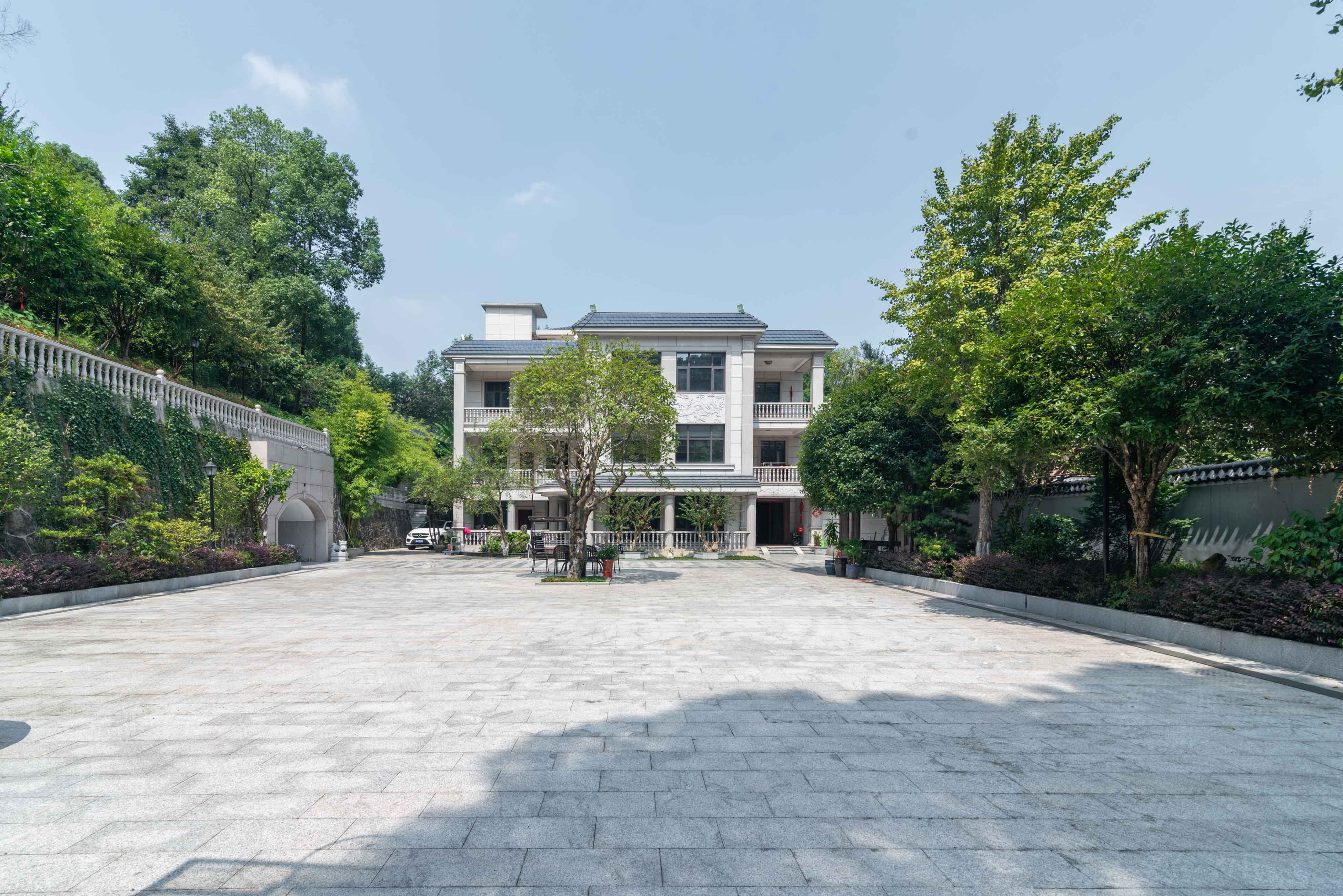 洪山翠园 10室4厅9卫 2680.0万 洪山翠园 10室4厅9卫 2680.0万阳台