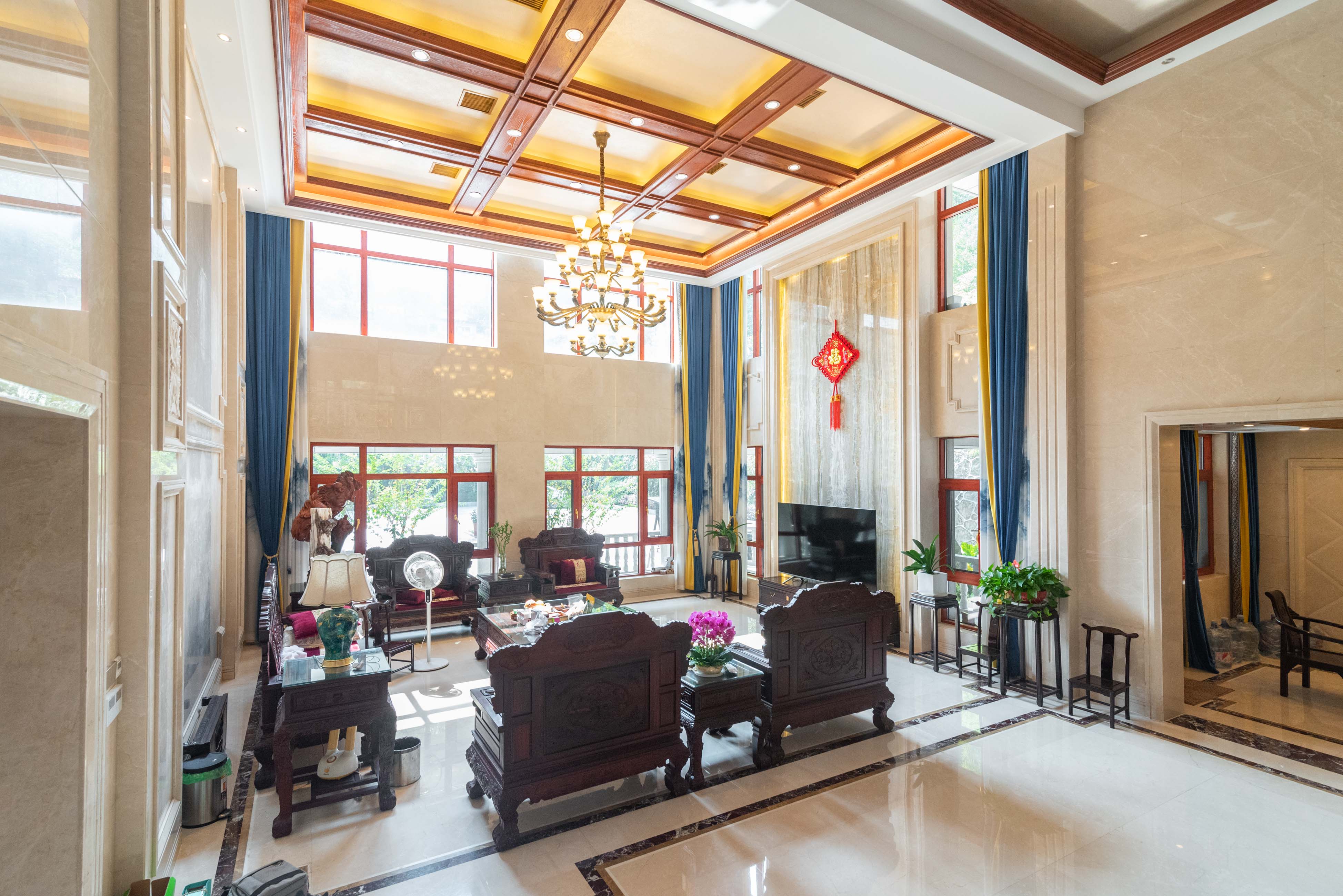 洪山翠园 10室4厅9卫 2680.0万 洪山翠园 10室4厅9卫 2680.0万客厅