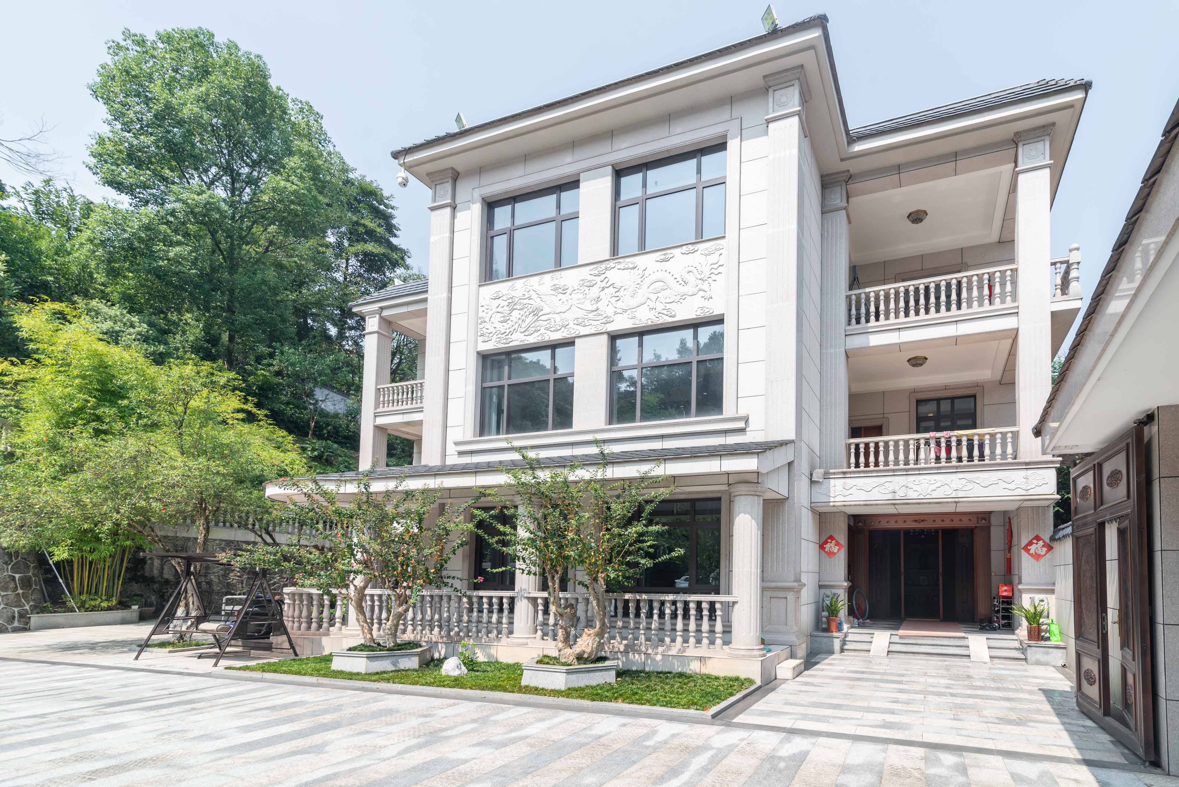 洪山翠园 10室4厅9卫 2680.0万 洪山翠园 10室4厅9卫 2680.0万阳台