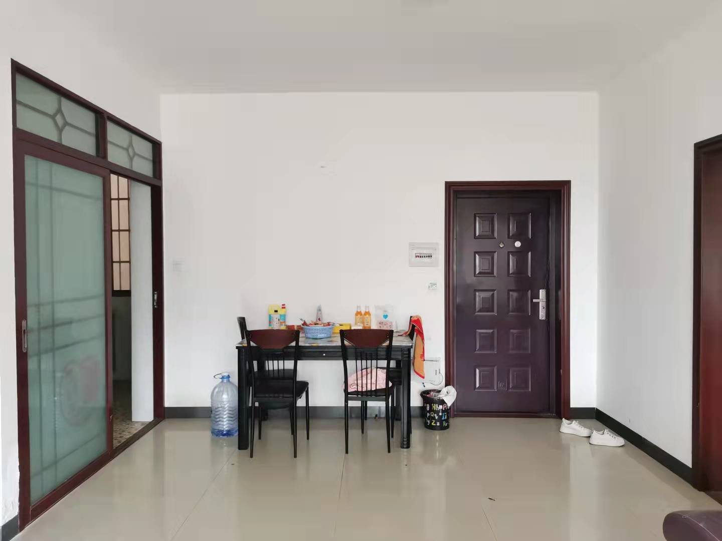 梓怡华府  2室2厅1卫    1400.0元/月 梓怡华府  2室2厅1卫    1400.0元/月室内图