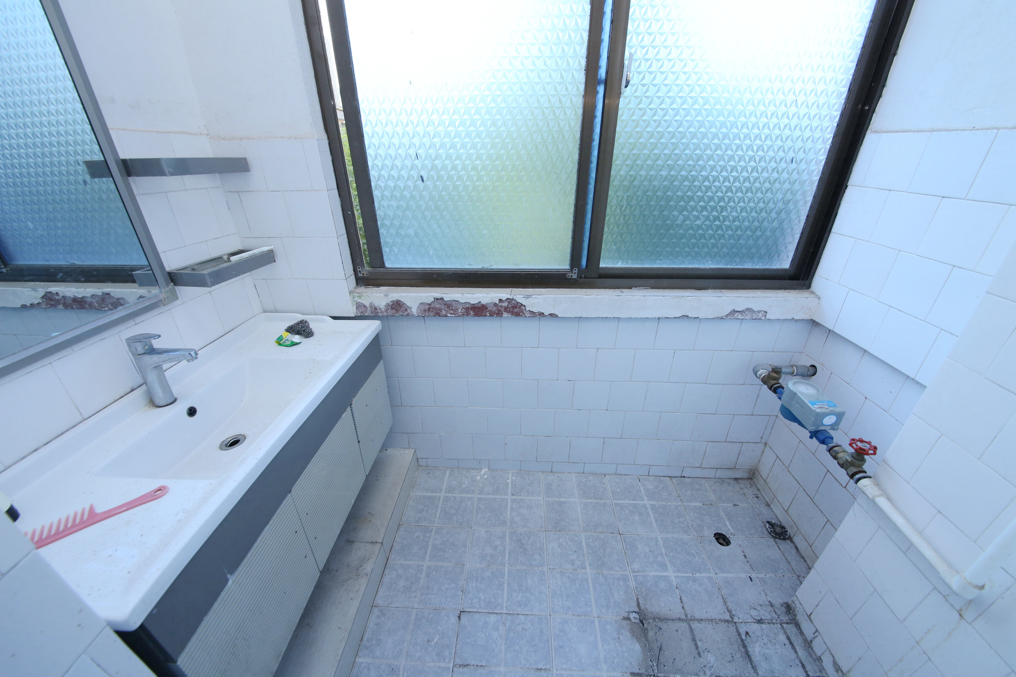 建工集团单位房  4室2厅1卫   85.00万阳台