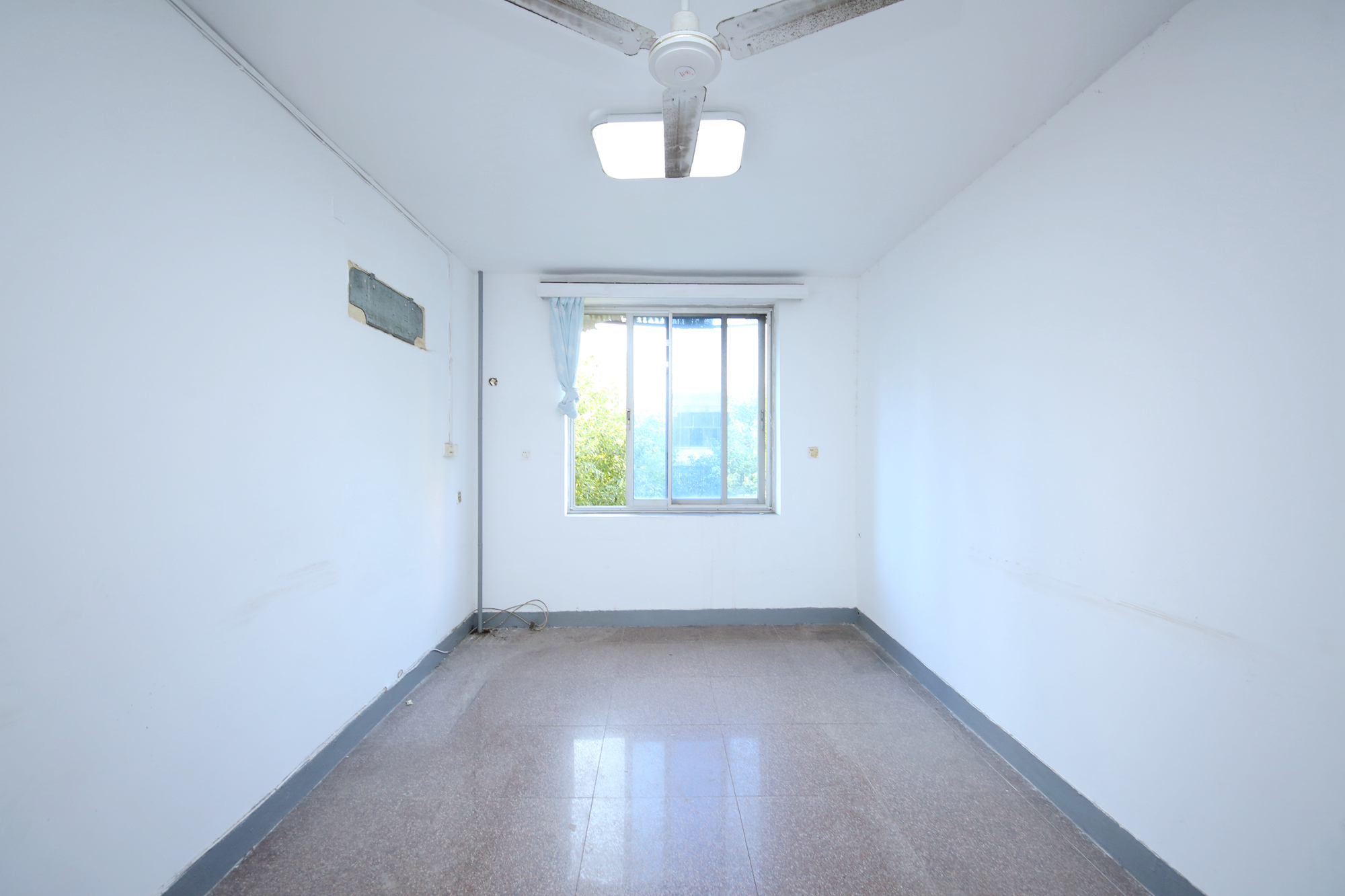 建工集团单位房  4室2厅1卫   85.00万室内图1
