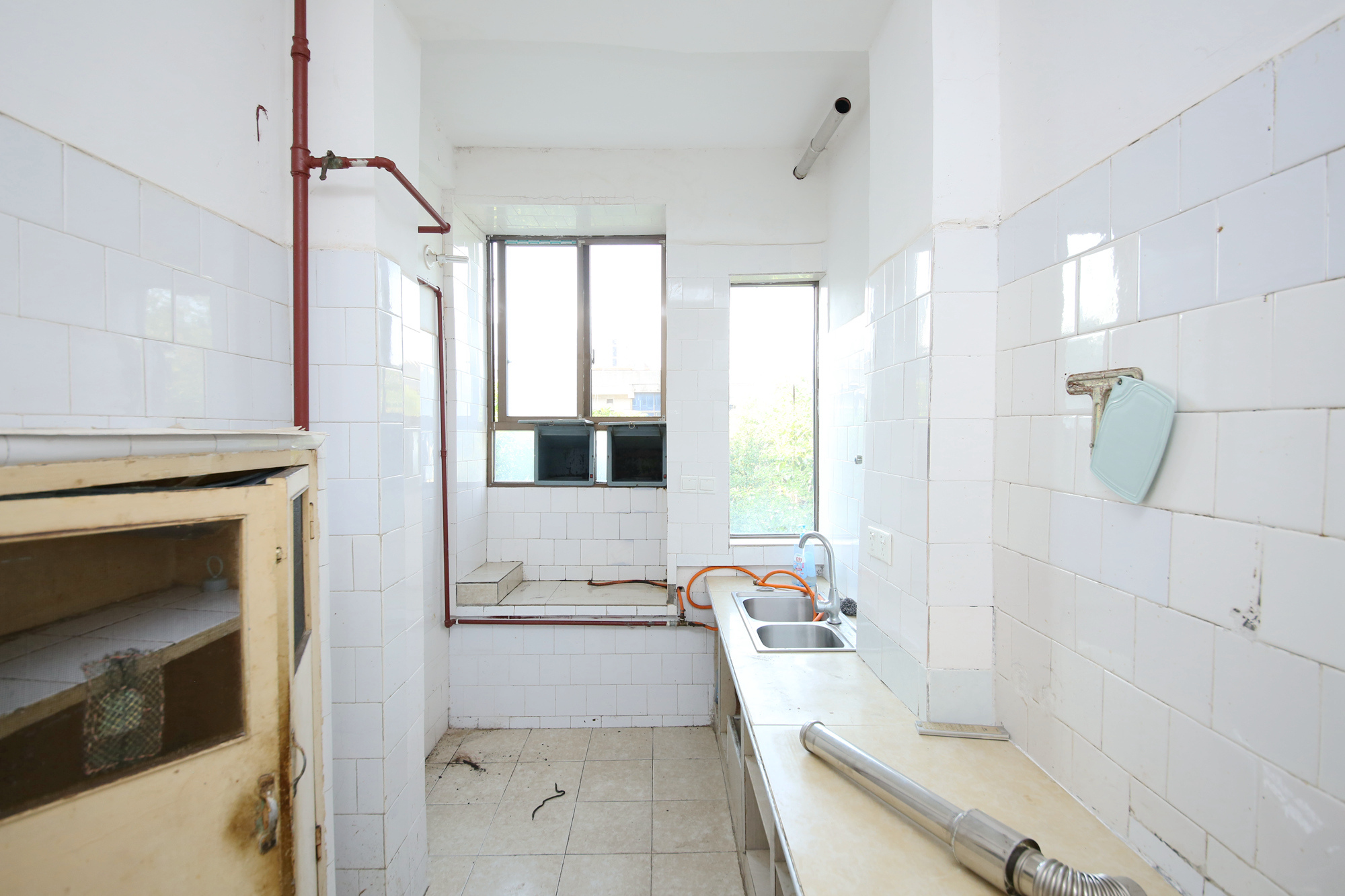 建工集团单位房  4室2厅1卫   85.00万厨房