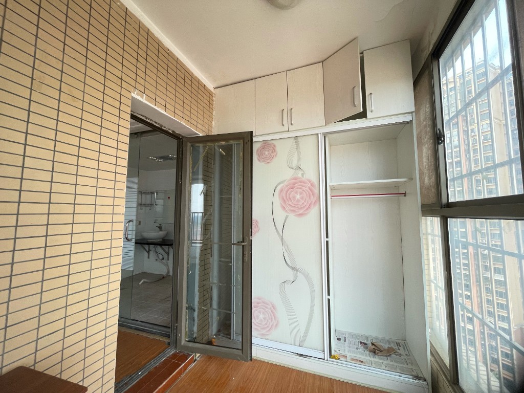 幸福庄园  4室2厅1卫   2100.00元/月室内图