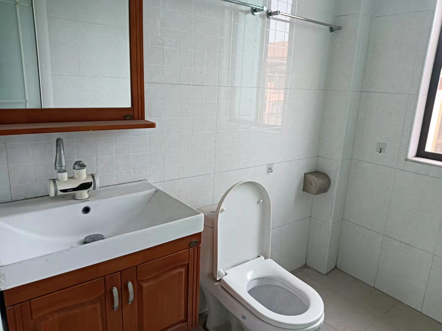 伴山公馆  3室2厅2卫    1500.0元/月 伴山公馆  3室2厅2卫    1500.0元/月室内图