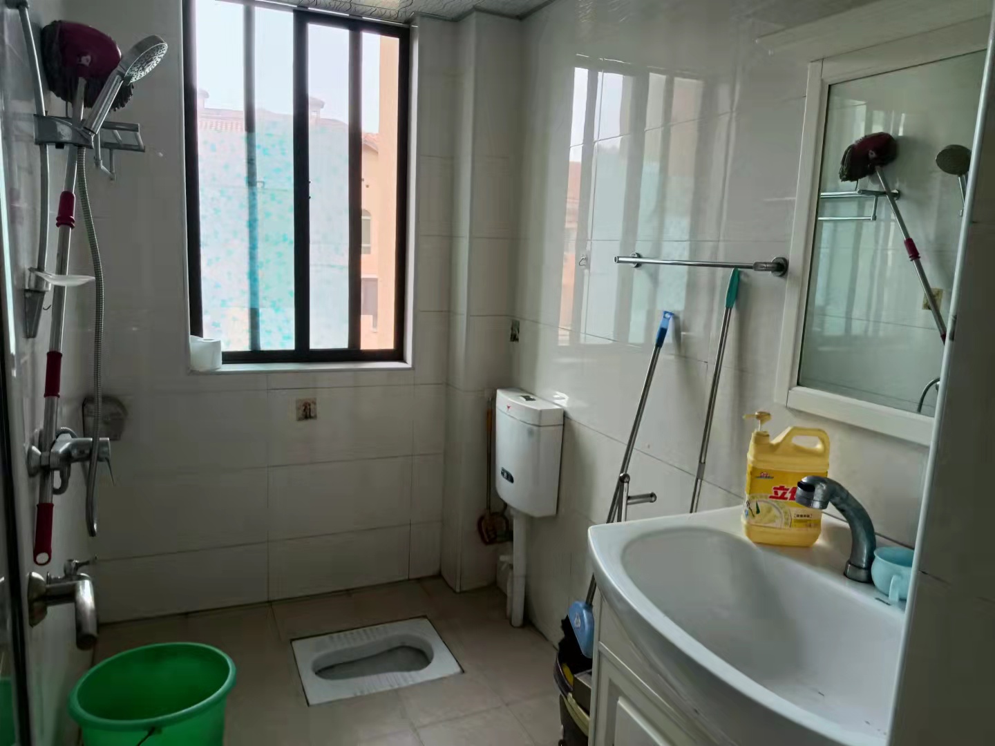 伴山公馆  3室2厅2卫    1500.0元/月 伴山公馆  3室2厅2卫    1500.0元/月室内图